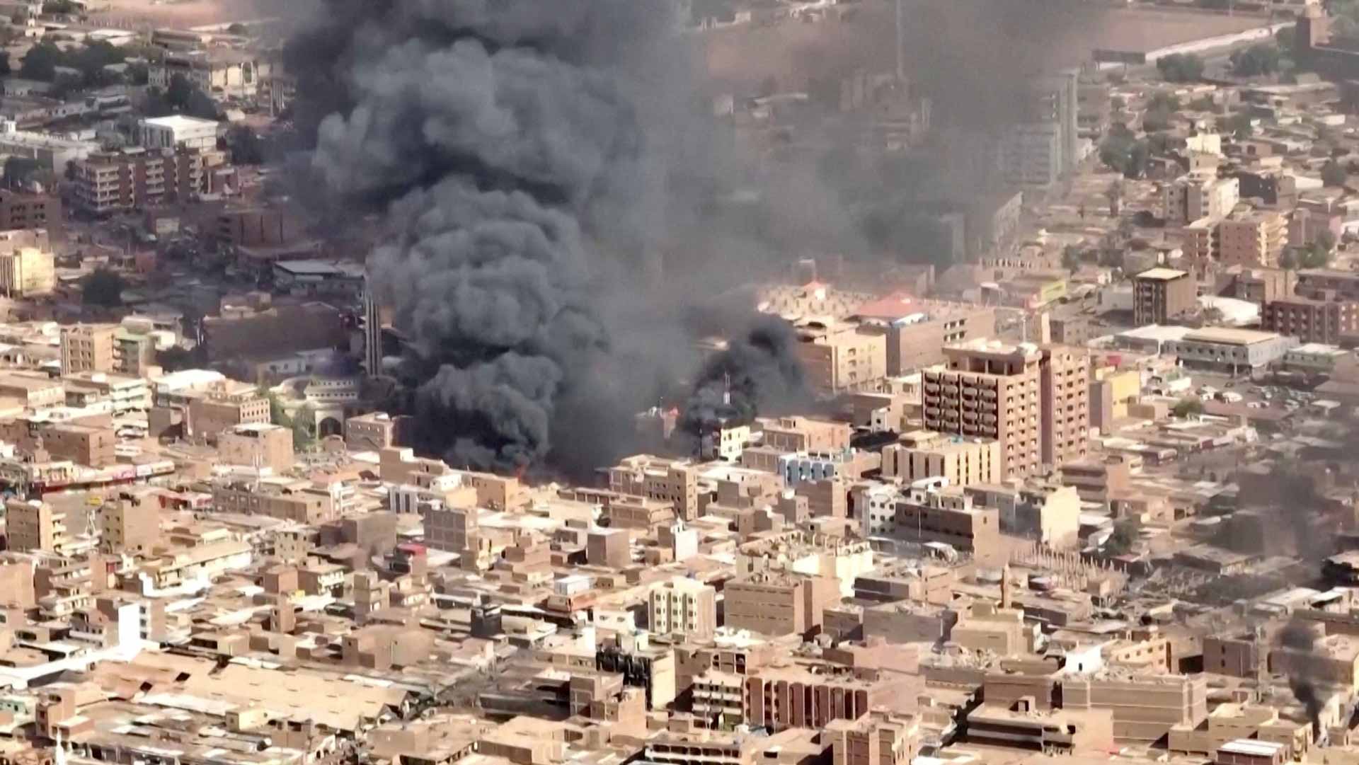 صورة بعنوان: بعد شهرين من الصراع.. اتساع رقعة القتال في أنحاء السودان 