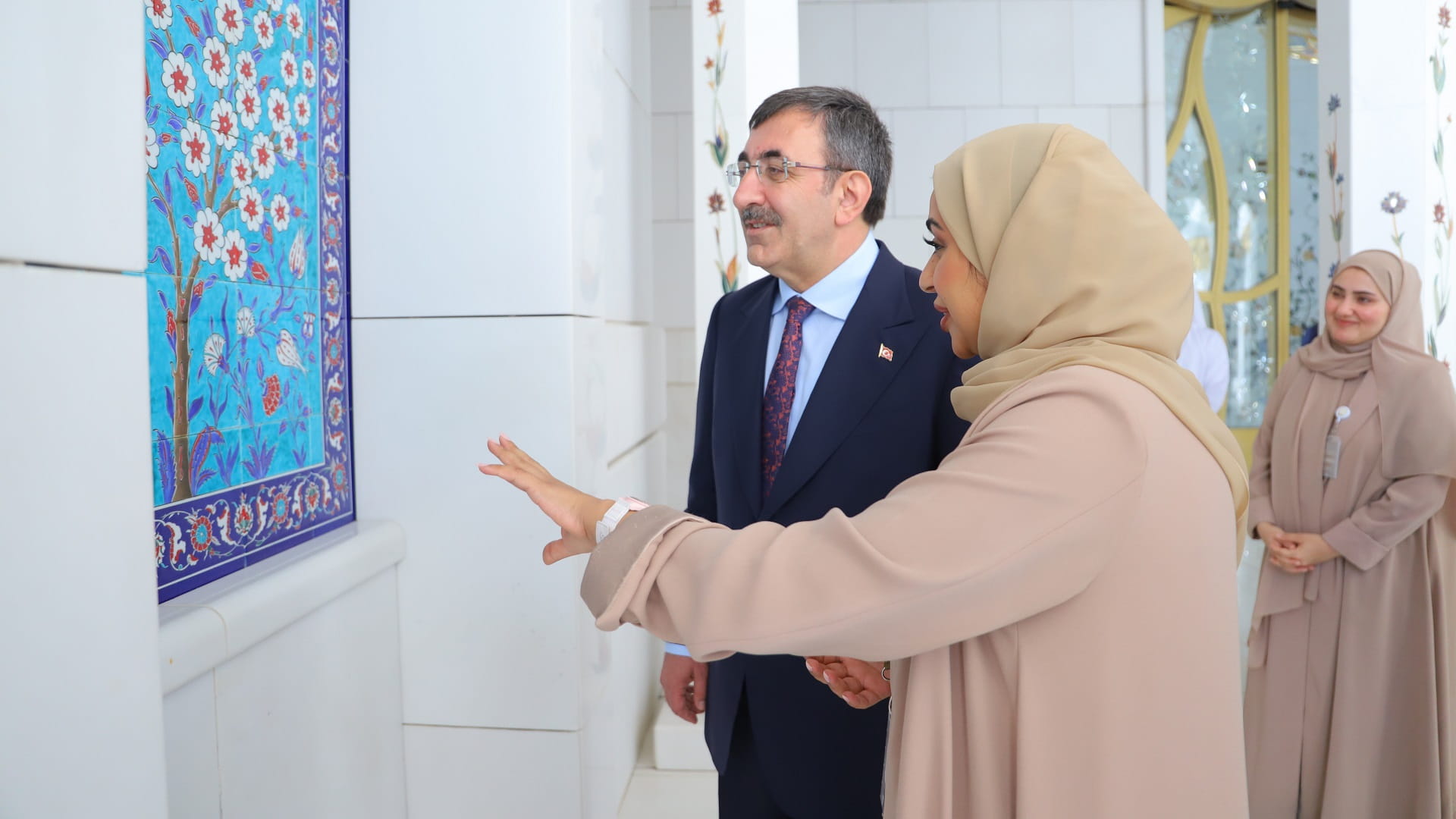 Image for the title: Turkish Vice President visits Sheikh Zayed Grand Mosque 