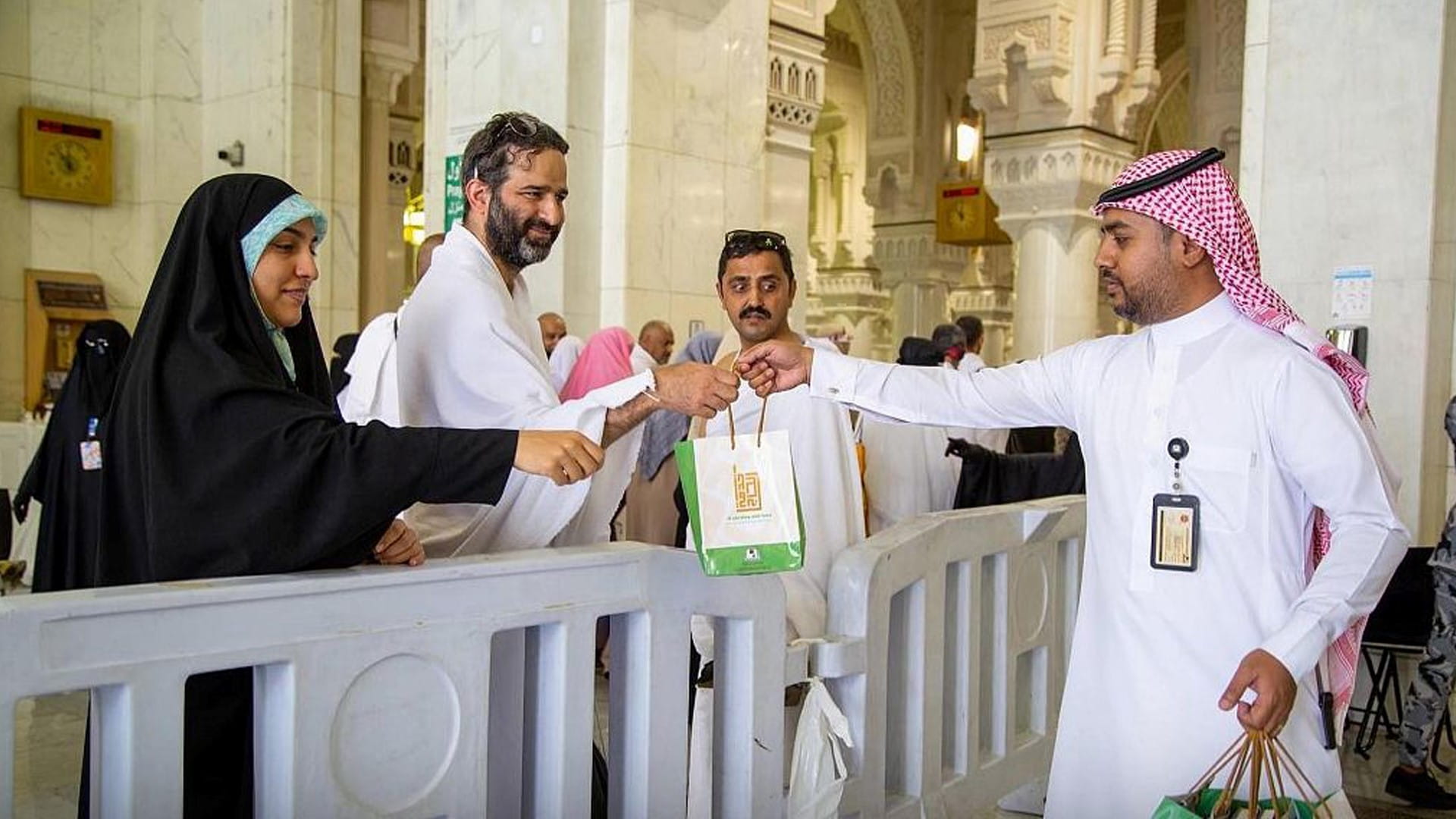 صورة بعنوان: "شؤون الحرمين" تطلق مبادرة "وللضيف الضيافة" 