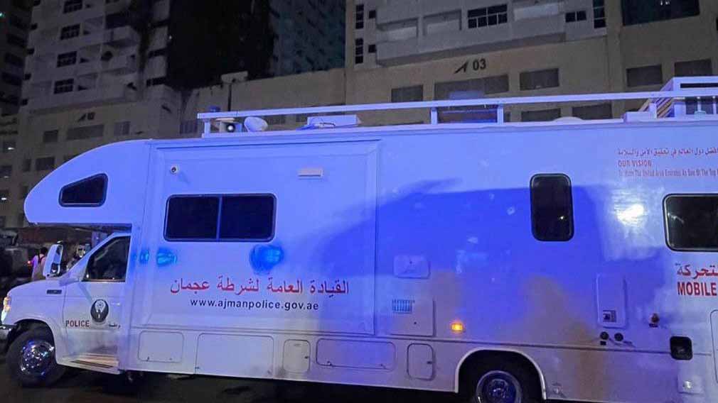 صورة بعنوان: بسرعة فائقة...دفاع مدني وشرطة عجمان يخمدان حريق برج "عجمان ون" 