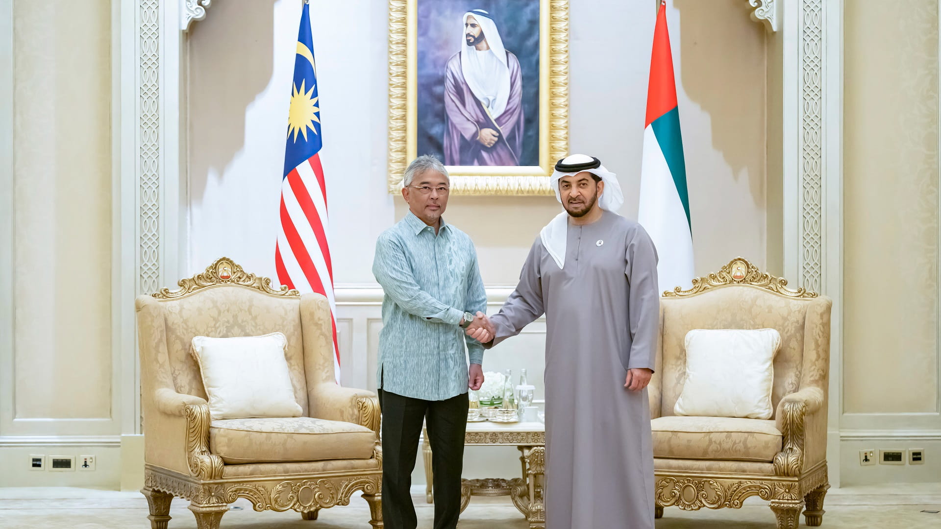 Image for the title: Hamdan bin Zayed, King of Malaysia review bilateral ties 