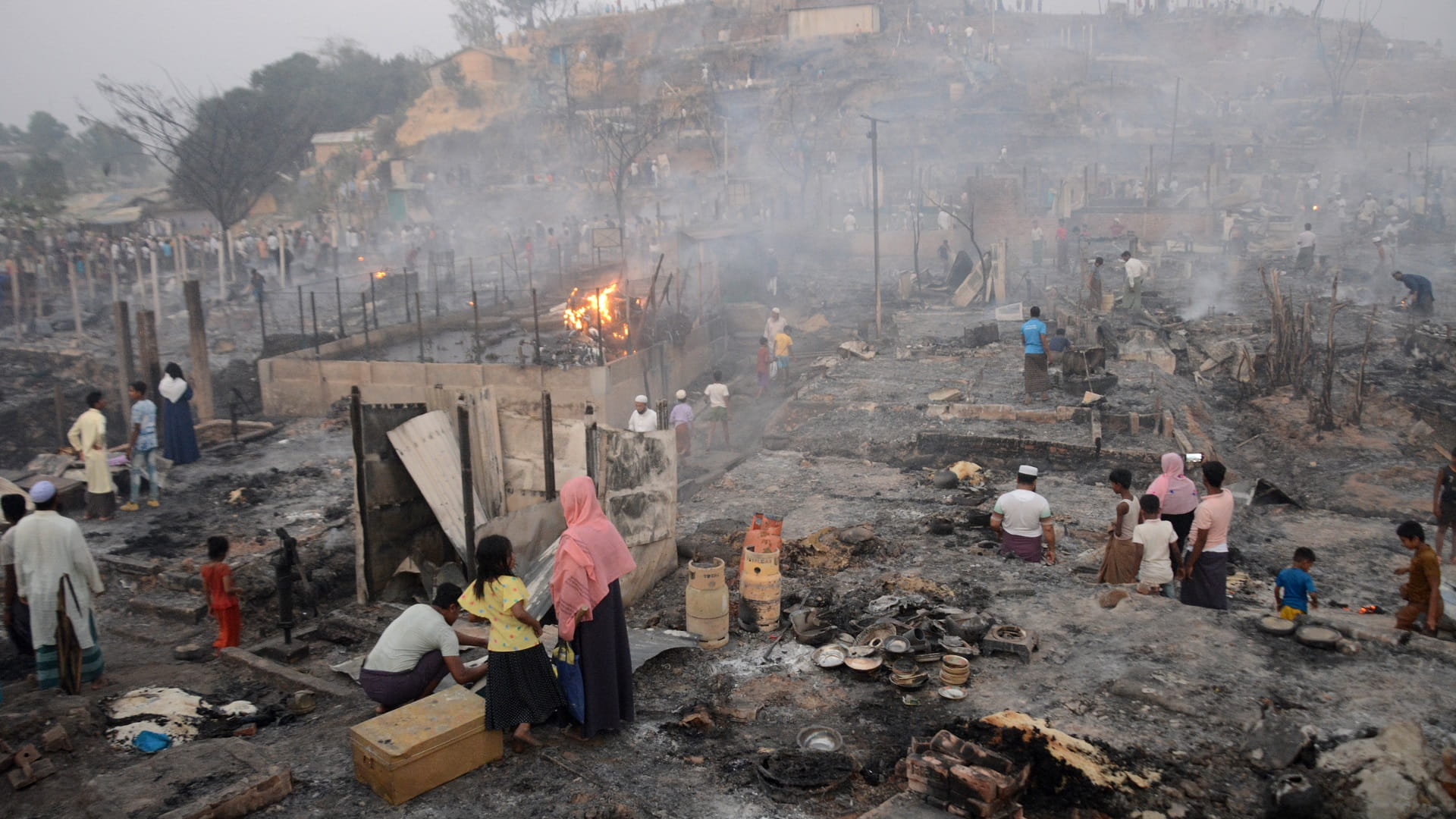 Image for the title: Fire at Rohingya camp in Bangladesh leaves thousands homeless 