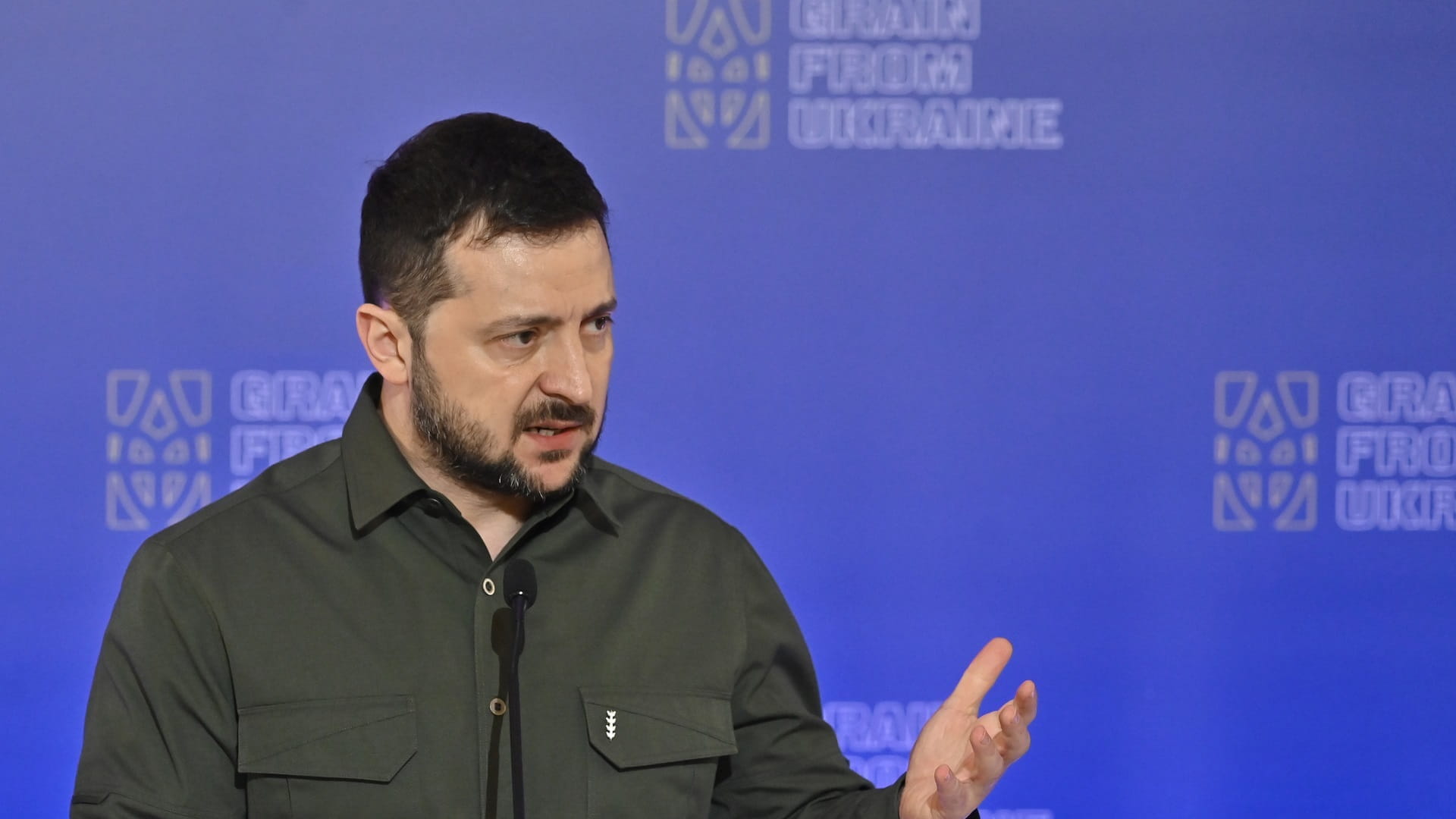 Image for the title: Zelensky: Battle for Ukraine's Donbas 'painful and difficult' 