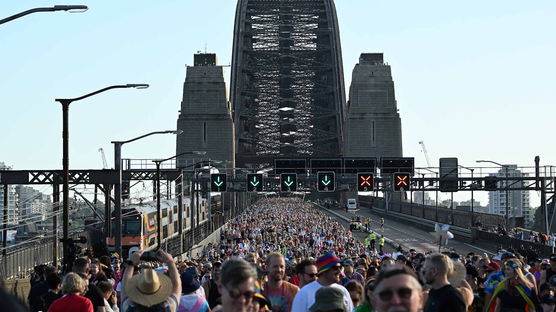 Image for the title: Sydney set to swelter through hottest day in more than two years 