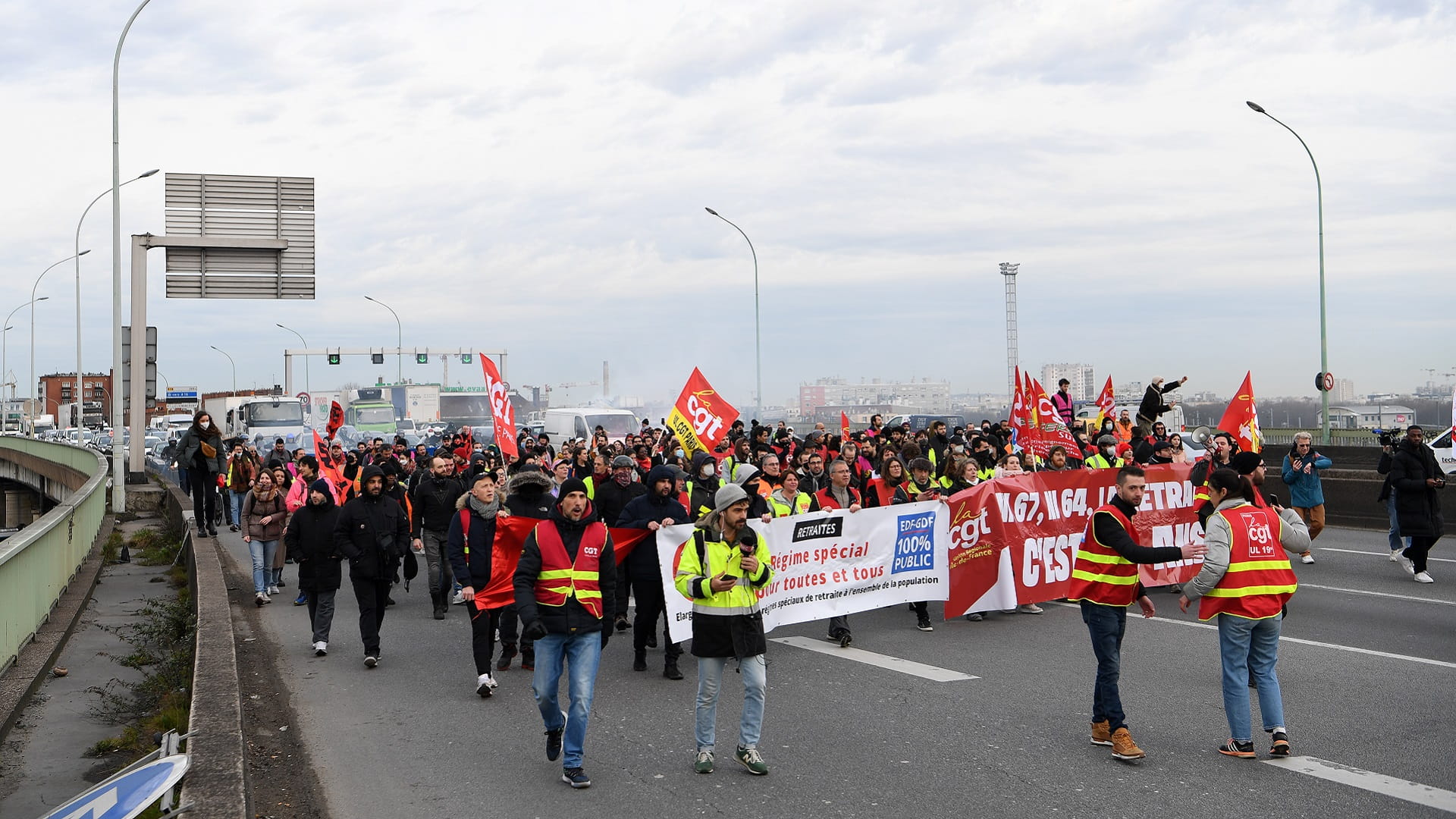 Image for the title: Roads blocked, refineries on strike after Macron pension move 