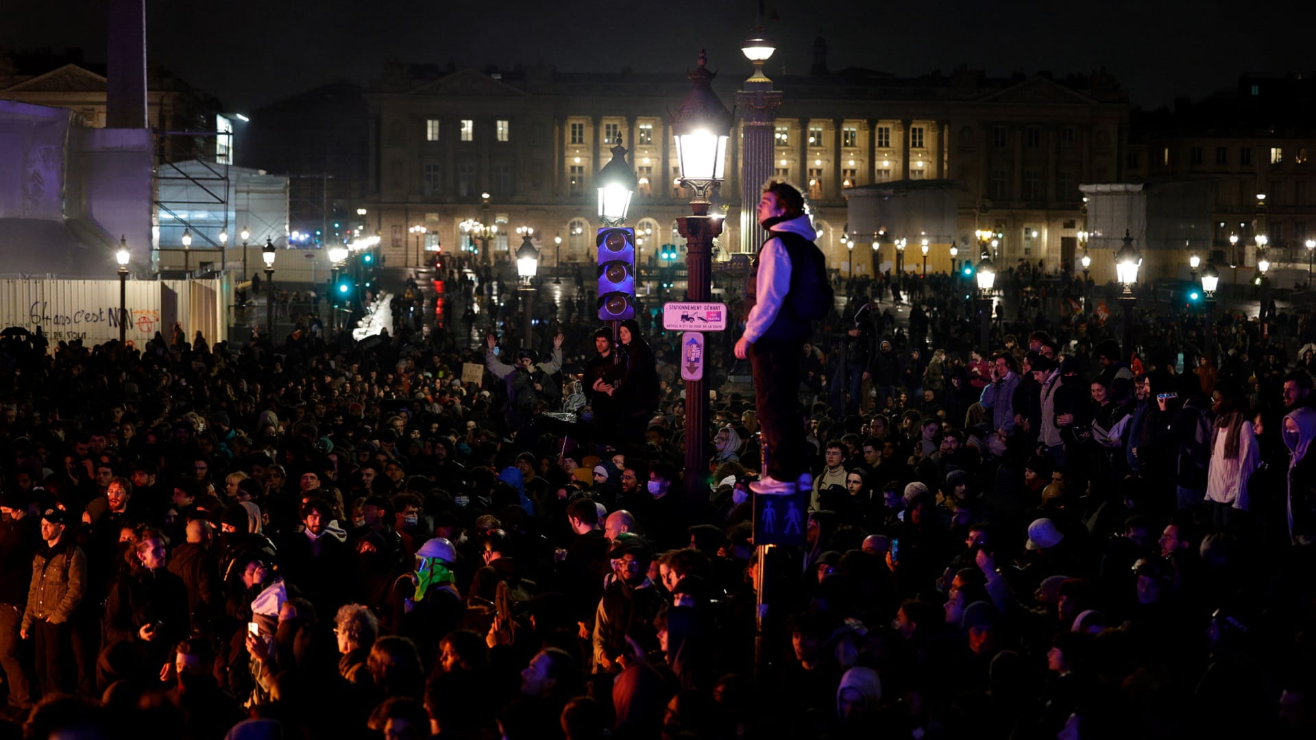 Image for the title: French govt faces no-confidence votes over pensions fight 