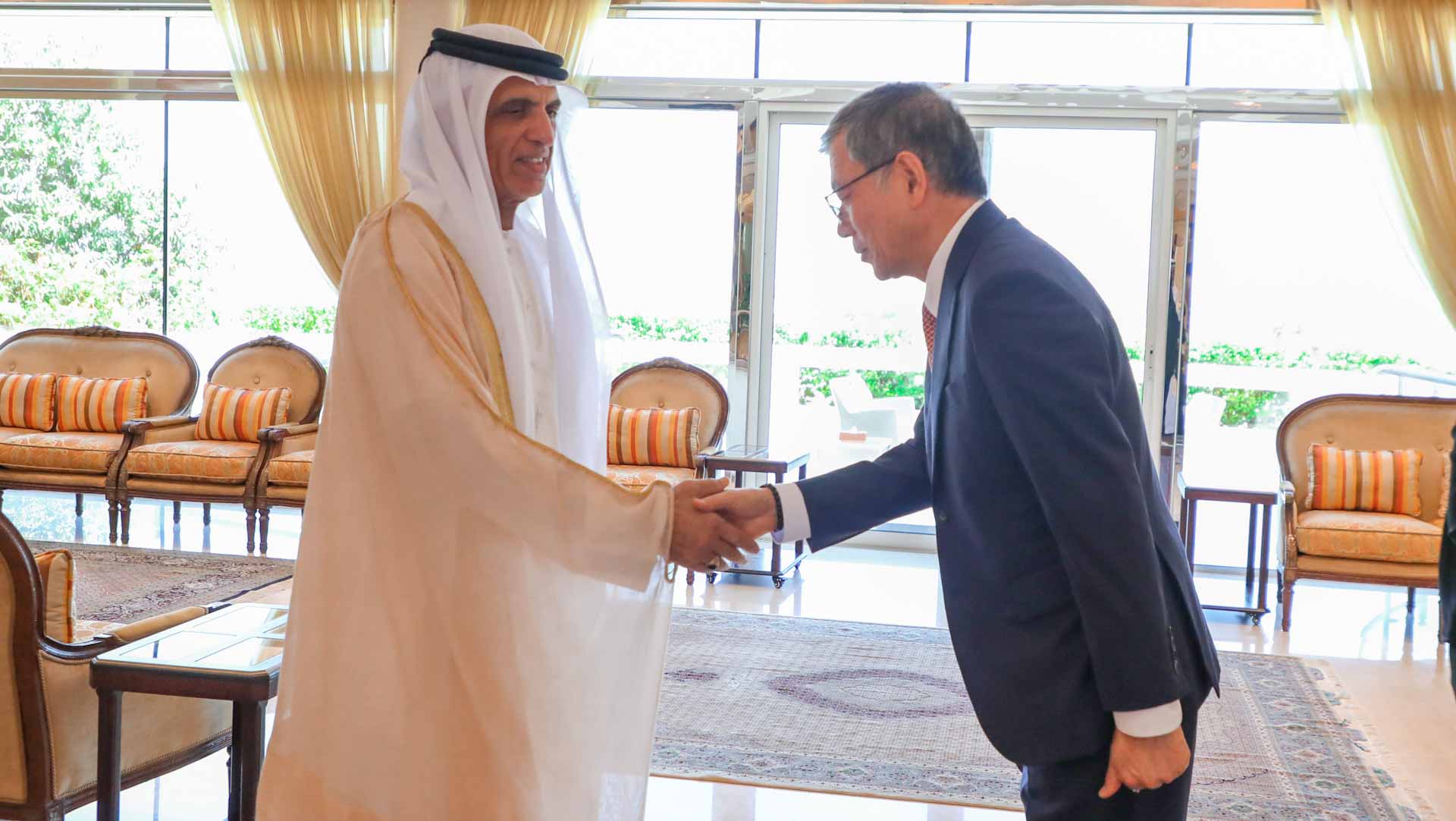 Image for the title: RAK Ruler receives Korean ambassador 