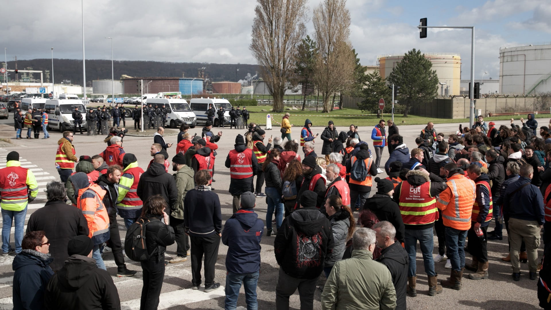 Image for the title: France’s Borne reaches out opposition ahead of next day protests 