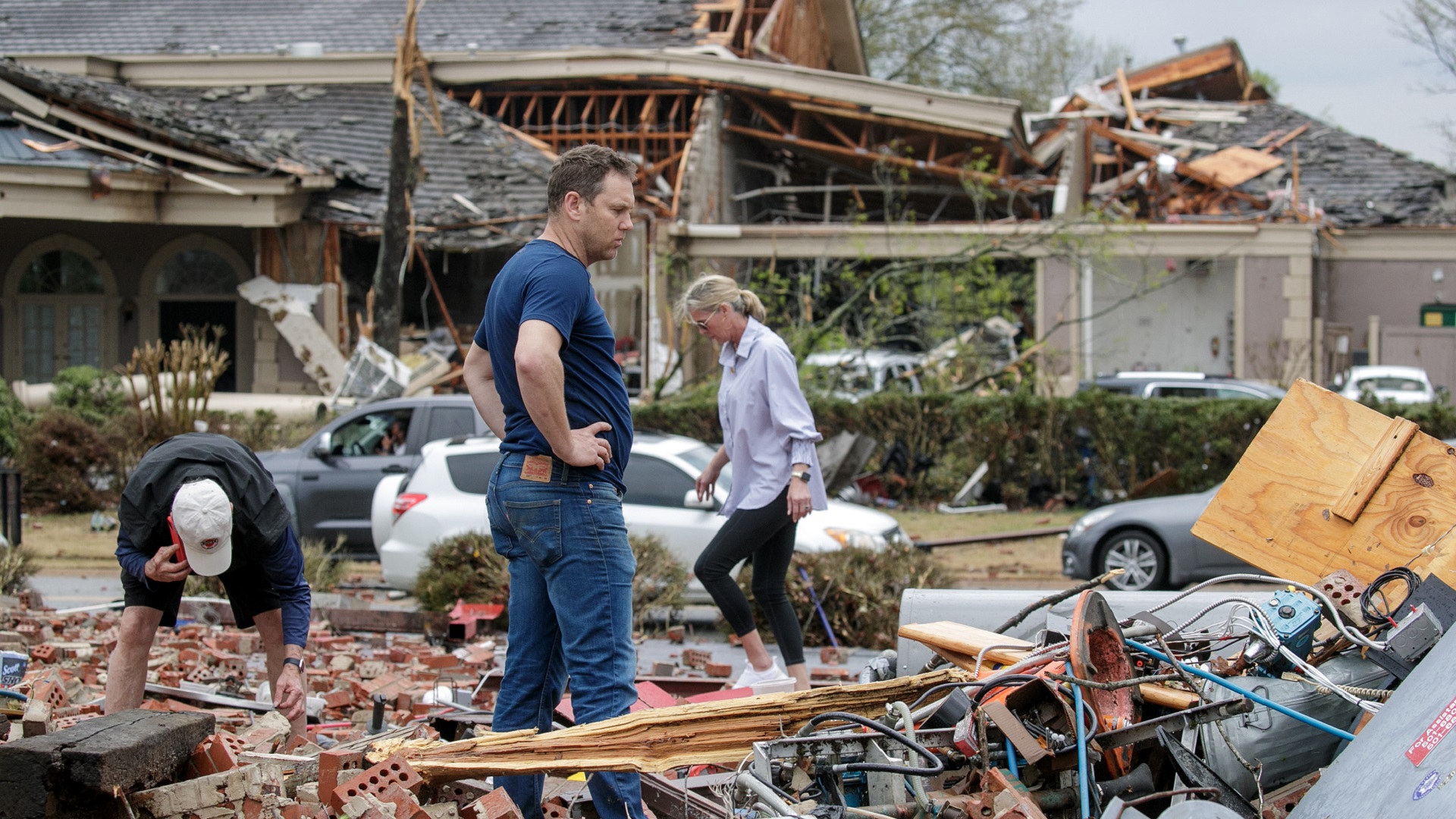 Death toll in US tornadoes, storms rises to 18