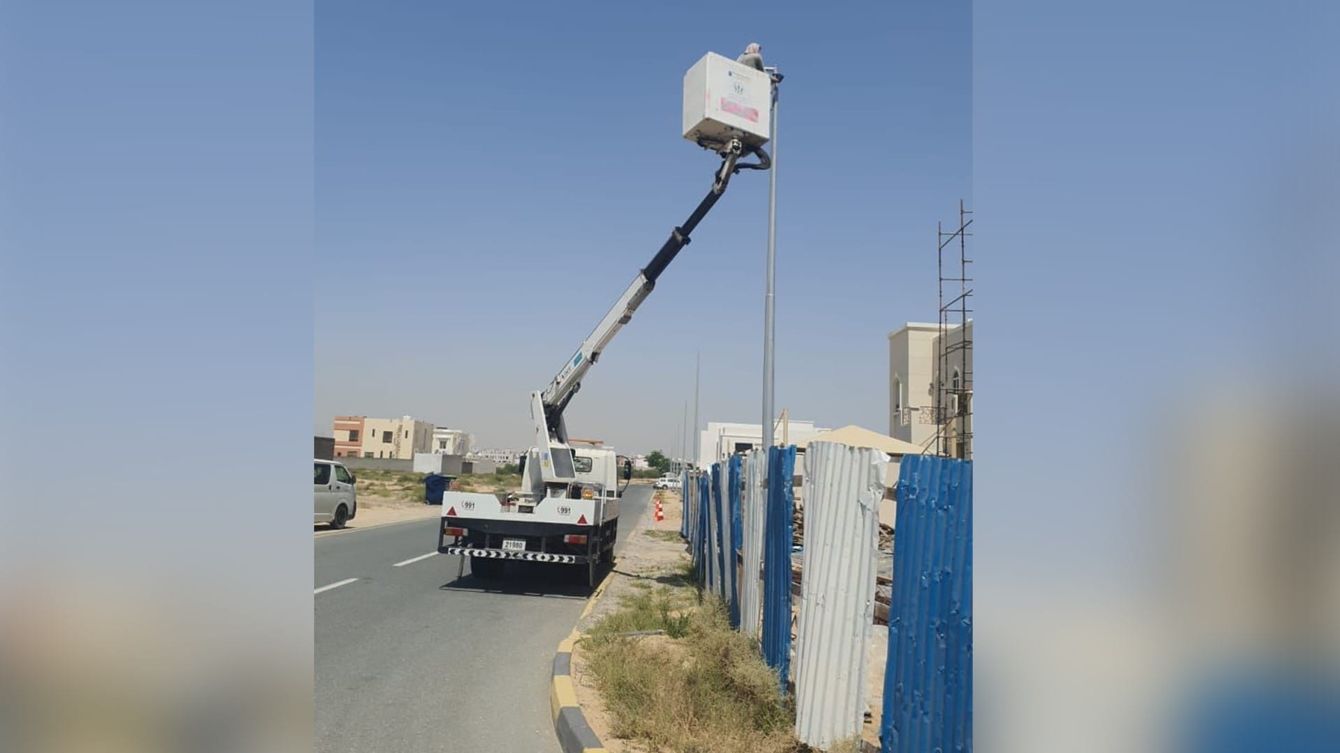 صورة بعنوان: كهرباء الشارقة تنجز 3 مراحل لإنارة الطرق الجديدة في منطقة الحوشي 