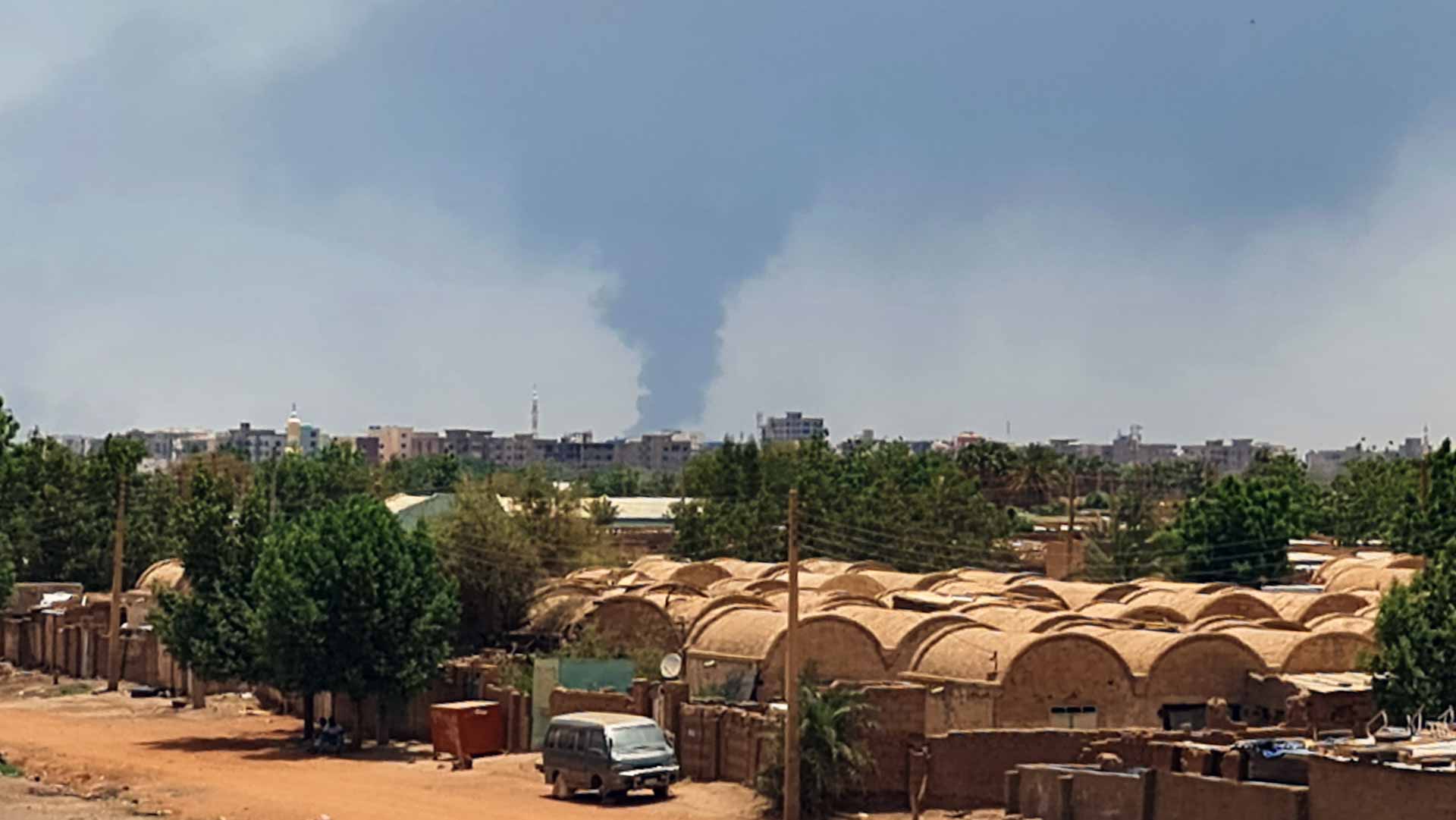 Image for the title: Sudan fights fury as more people attempt perilous escapes 