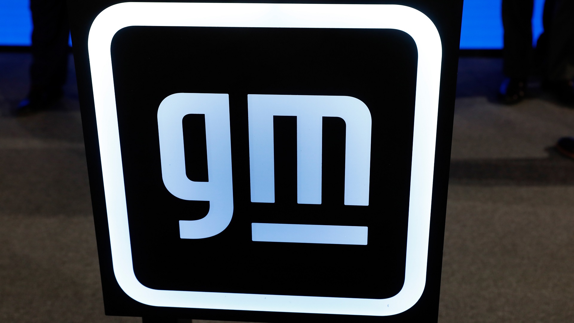 Gm Recalling Nearly 1 Million Us Vehicles For Air Bag Defect 5678