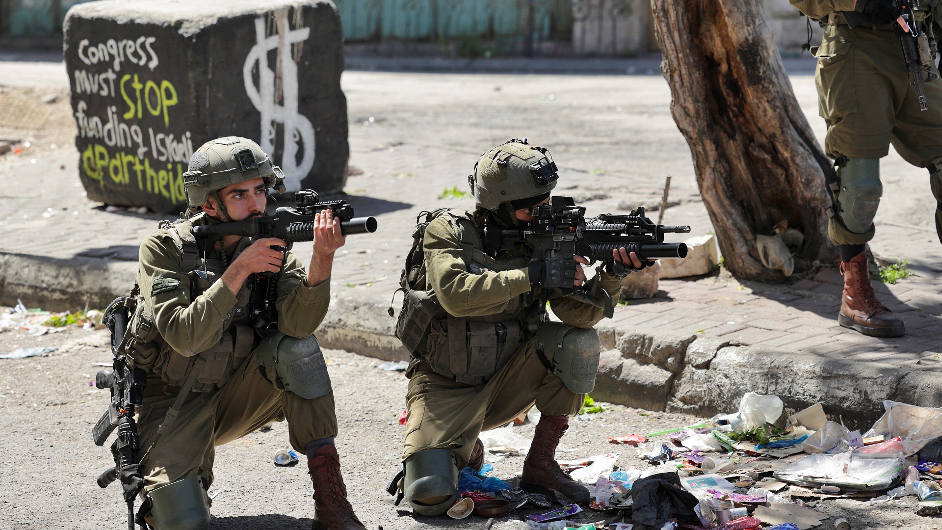 Image for the title: Israeli forces shoot young Palestinian, arrest 19 in West bank 