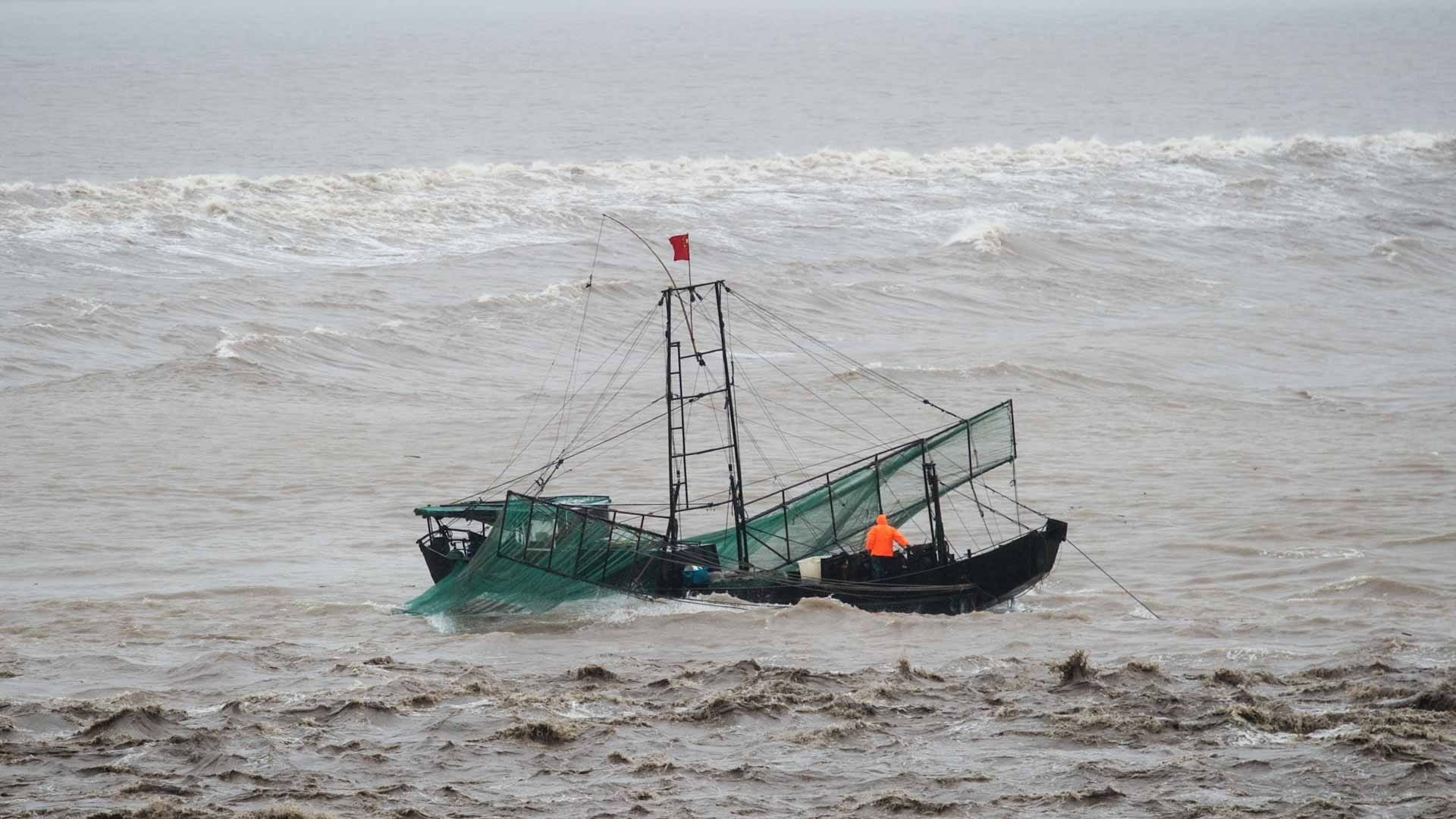 Image for the title: Chinese boat capsizes in Indian Ocean leaving 39 people missing 