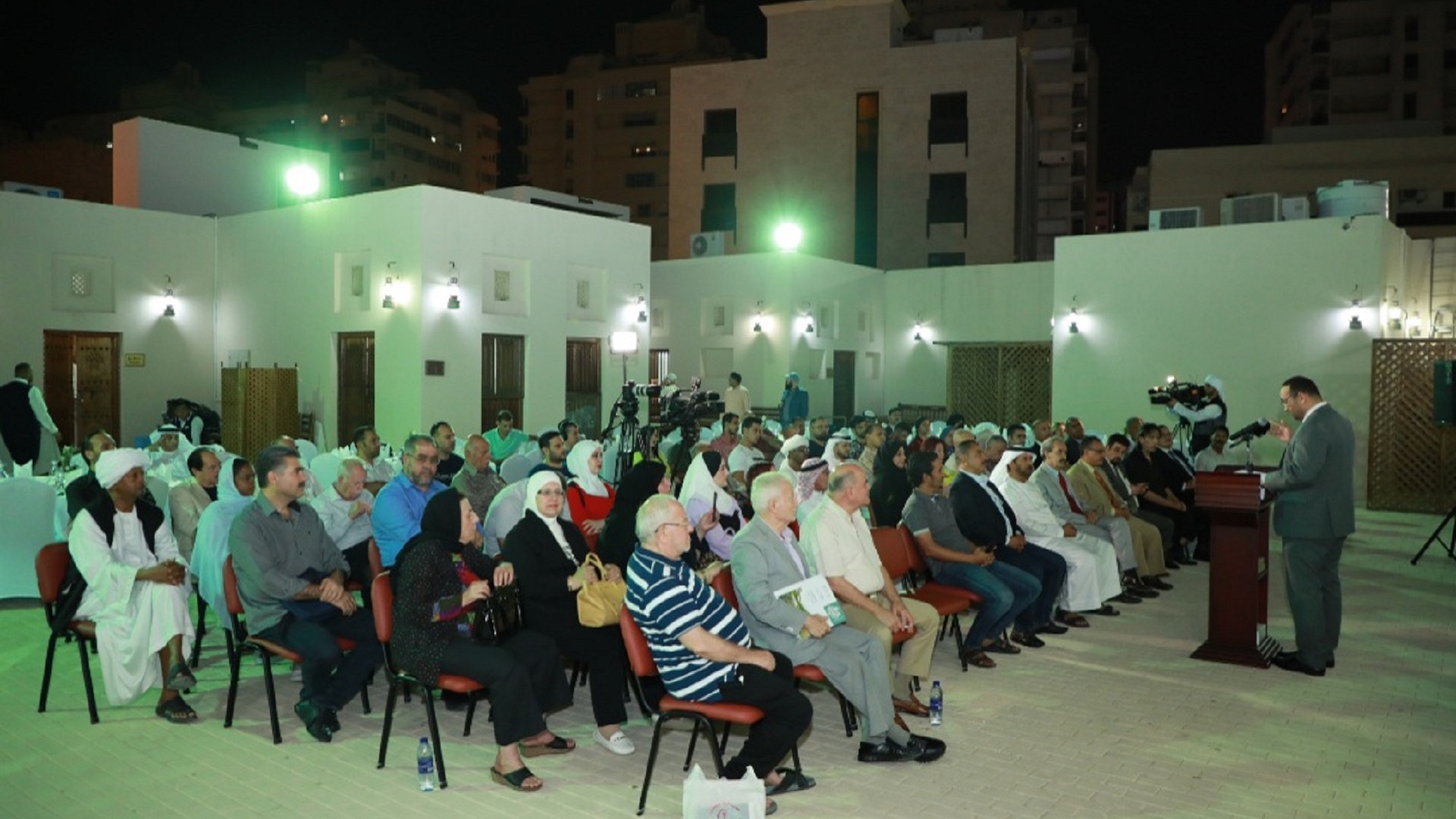 صورة بعنوان: أبو شميس والسالم وبوعلي.. أصوات مبدعة في بيت الشعر 