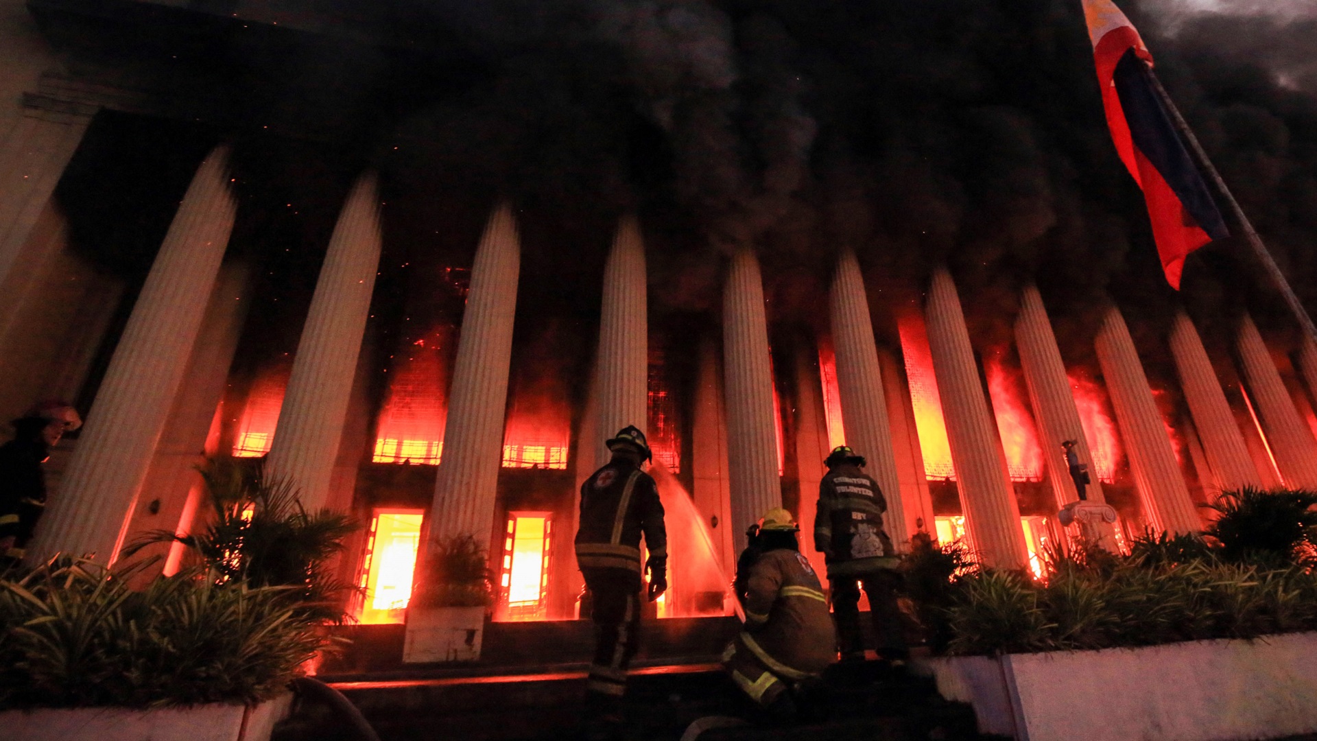 Image for the title: Fire destroys historic Philippine post office building 