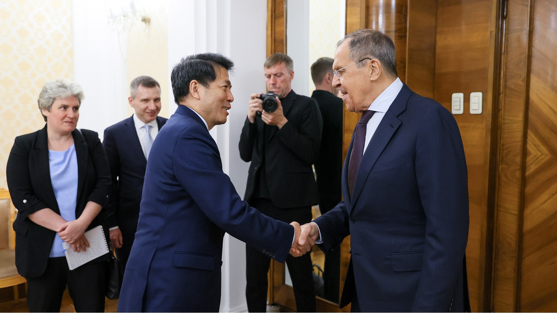 Image for the title: Lavrov, Chinese special envoy discuss peace in Ukraine 