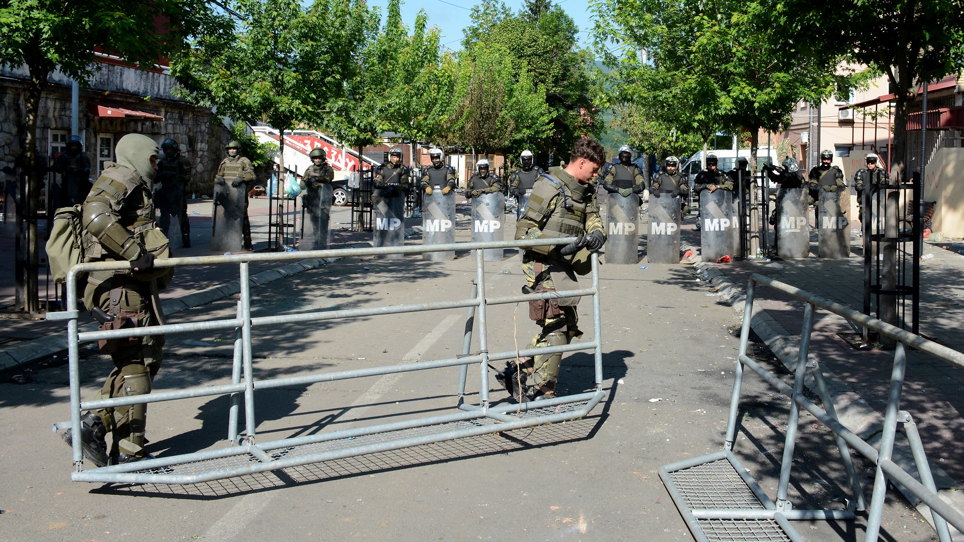 Image for the title: Tensions high in north Kosovo as Serbs gather again 