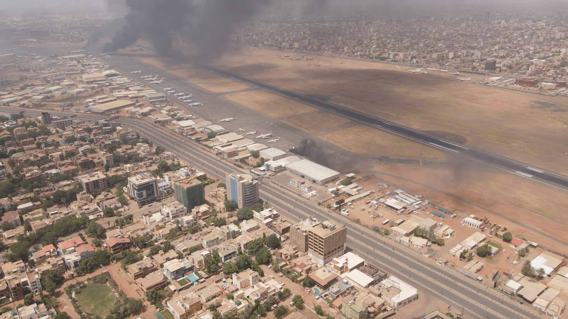 صورة بعنوان: مع تبادل الاتهامات..قتال عنيف في الخرطوم بعد تمديد وقف إطلاق النار 