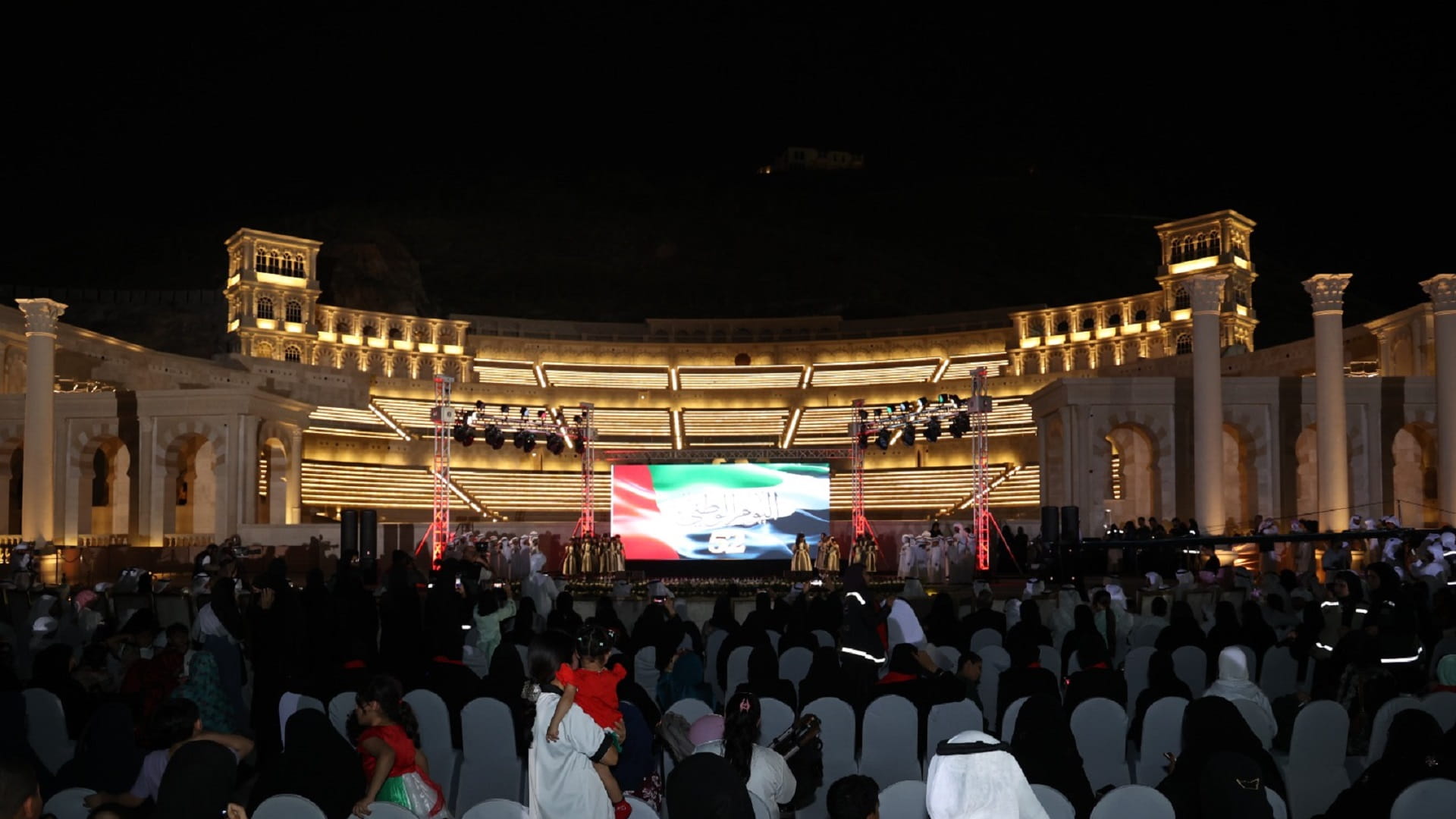 صورة بعنوان: عيد الاتحاد زين عروس الساحل الشرقي.. خورفكان قصة عز على جدار الزمن 