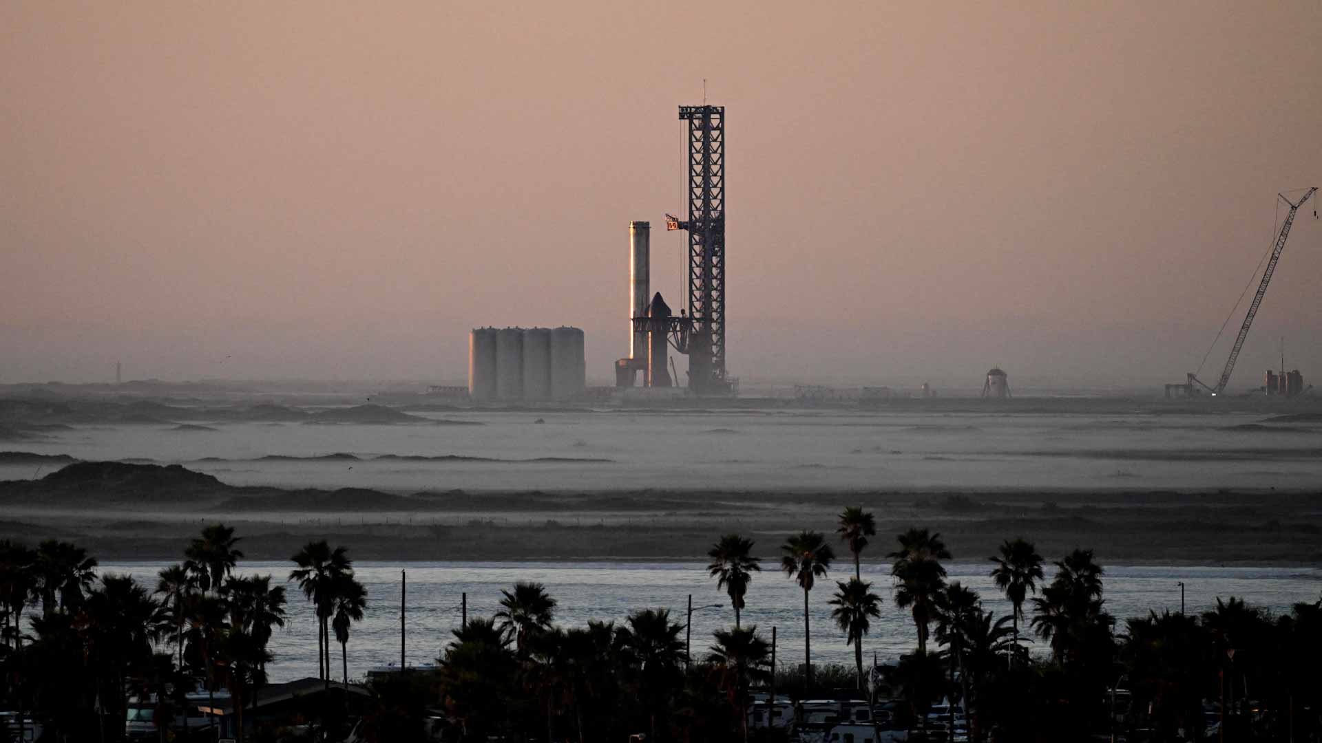 Image for the title: SpaceX poised for second launch of mega Starship rocket 