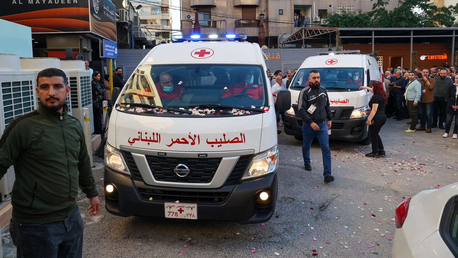 صورة بعنوان: وفاة 8 أشخاص بينهم صحافيان في قصف إسرائيلي على جنوب لبنان 