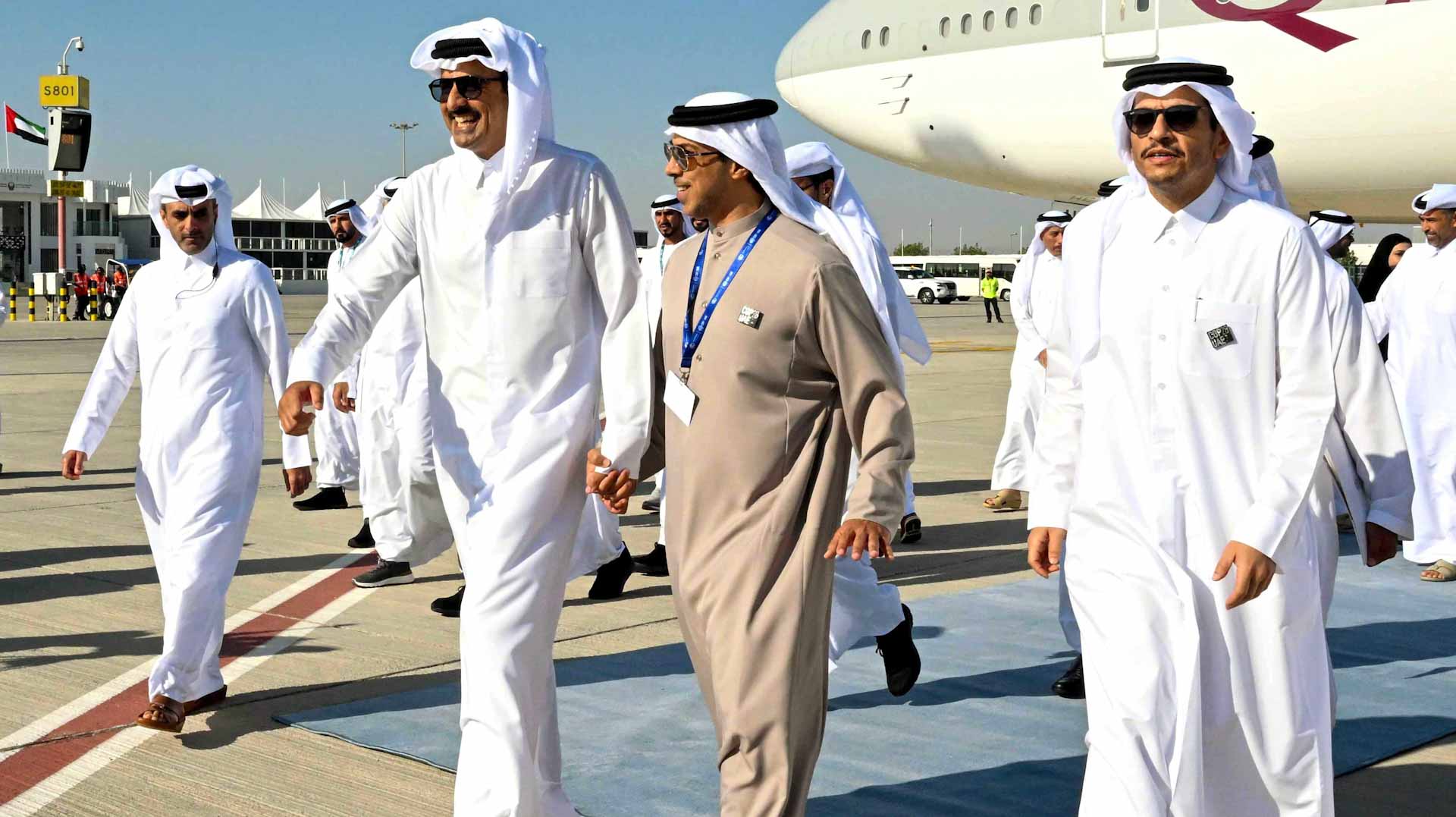 Image for the title: Emir of Qatar arrives in UAE to participate in COP28 