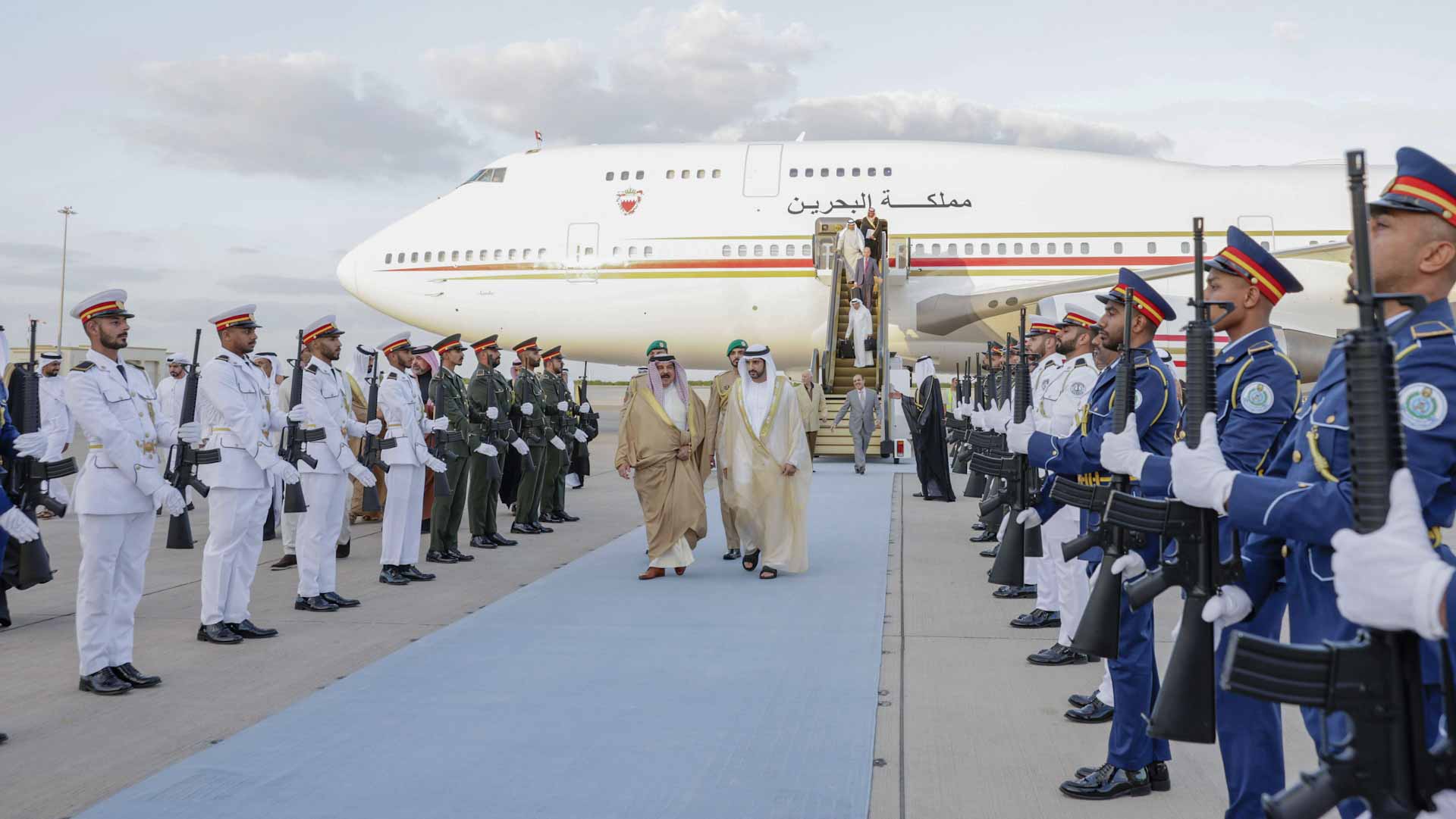 Image for the title: Hamdan bin Mohammed welcomes King of Bahrain 