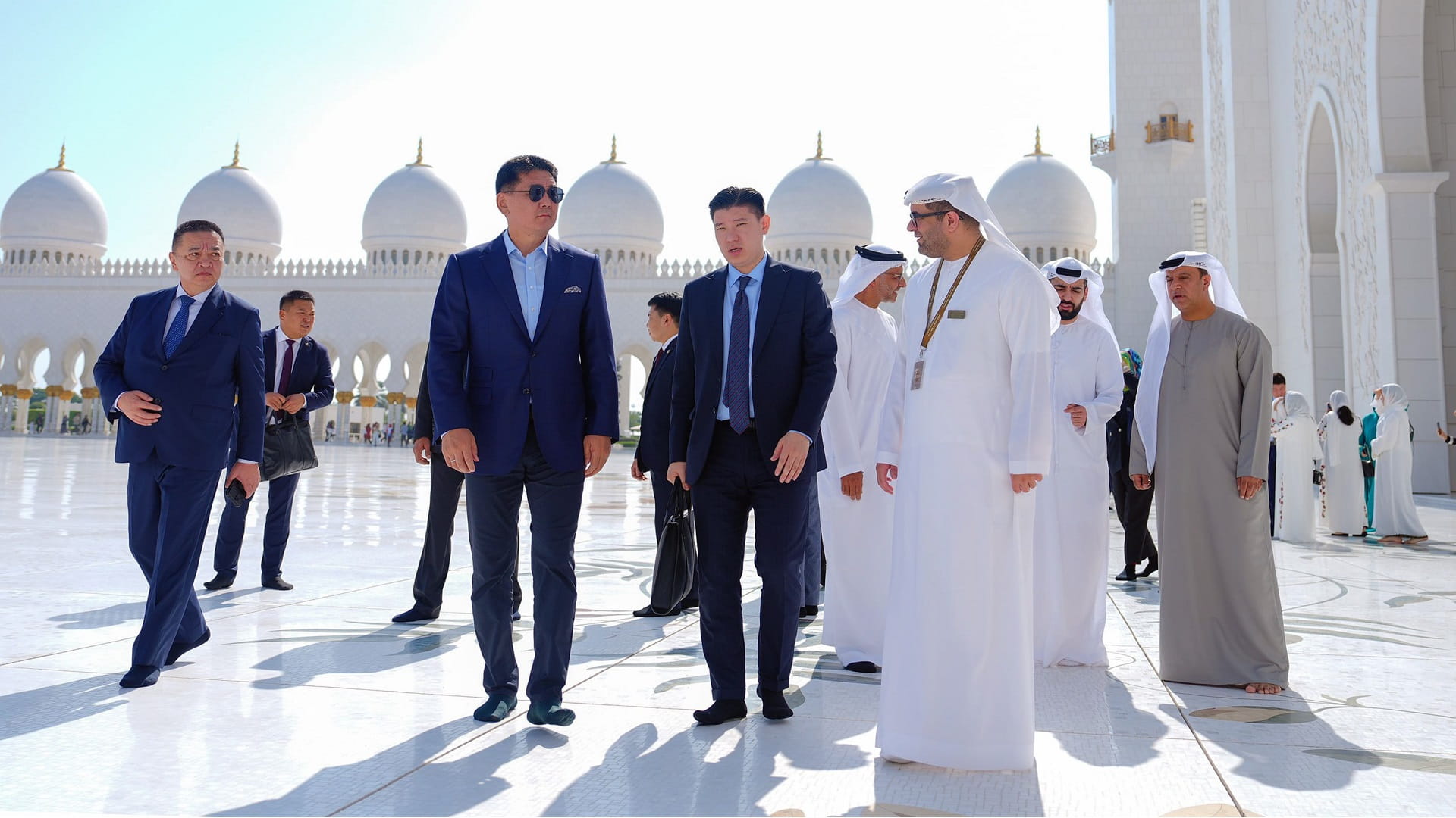 Image for the title: President of Mongolia visits Sheikh Zayed Grand Mosque 