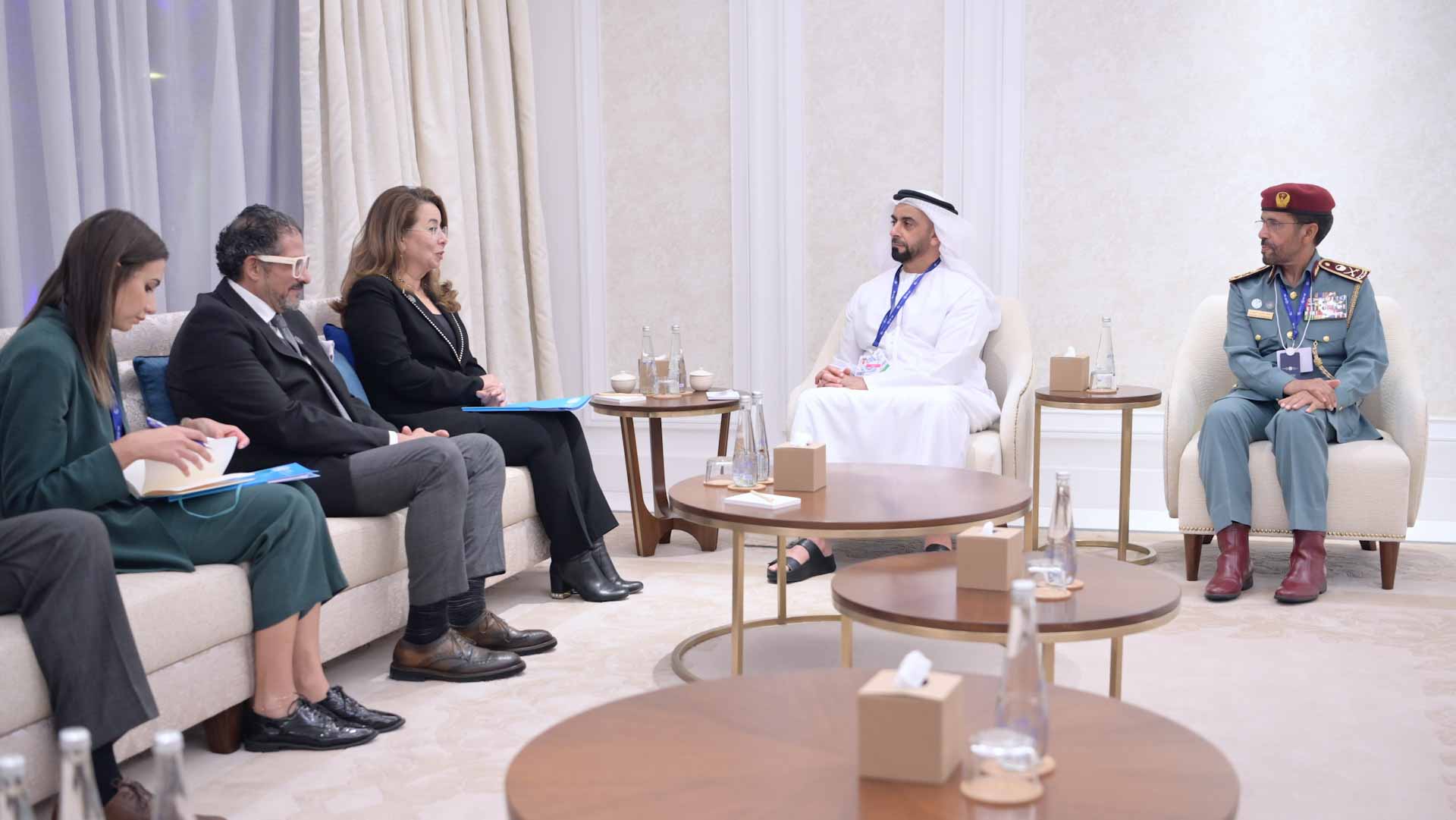 صورة بعنوان: سيف بن زايد يبحث مع مديرة مكتب الأمم المتحدة جرائم تؤثر على البيئة 