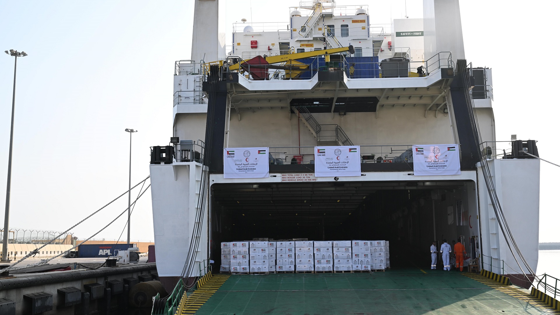 Image for the title: 4,000- tonne Emirati aid ship sails from Fujairah to Palestinians 