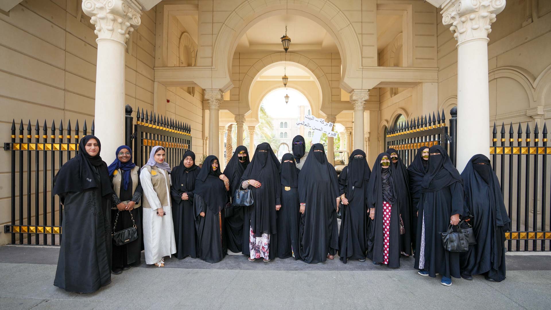 صورة بعنوان: الجامعة القاسمية تحتفي بكبار السن في مبادرتها "بركة البيت" 