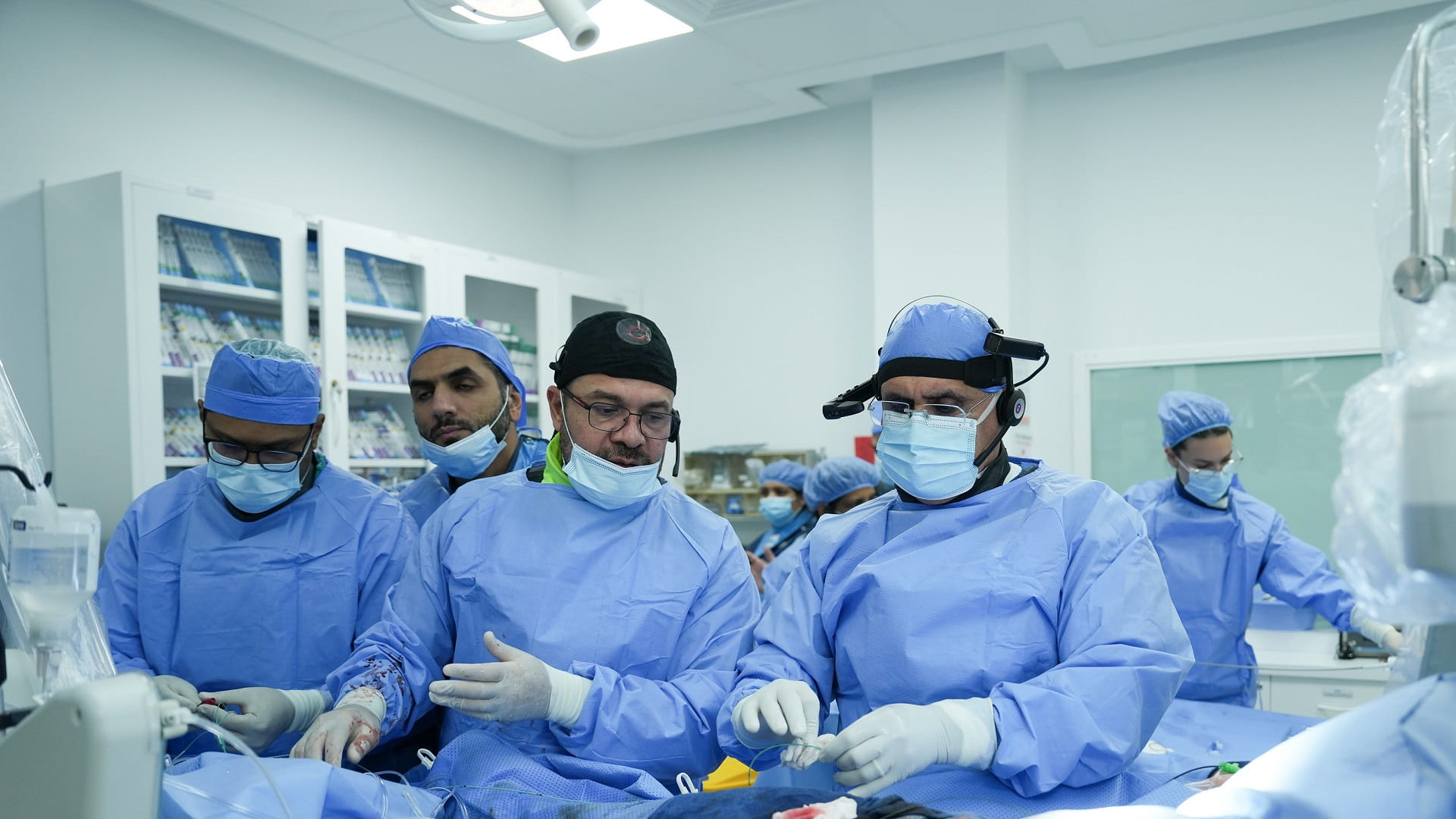 Image for the title: AQH uses ‘Smart Headband’ to perform cardiovascular surgeries 