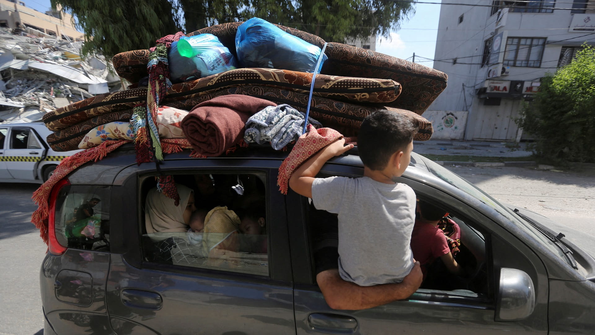 صورة بعنوان: الأمم المتحدة: فرار عشرات الآلاف في غزة بعد الإنذار الإسرائيلي 