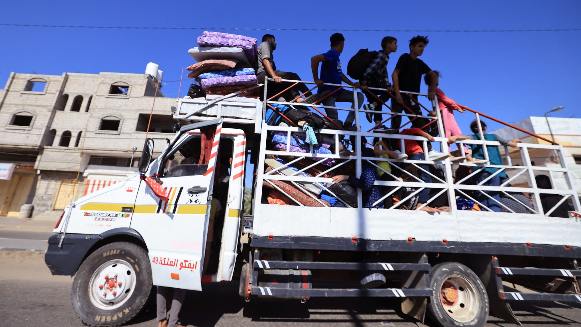 Image for the title: 'Mass displacement' towards southern Gaza: UN 