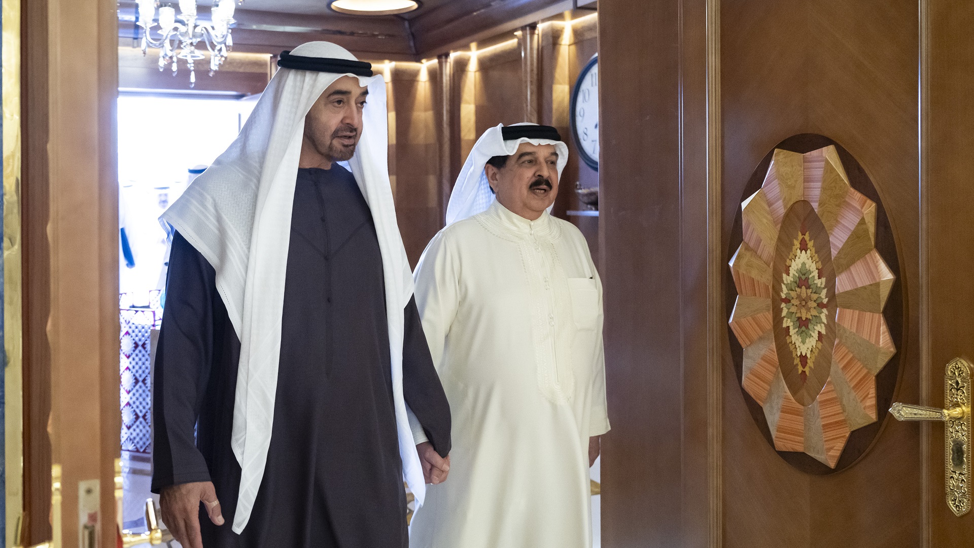 Image for the title: UAE President visits Bahraini King at his residence in Abu Dhabi 