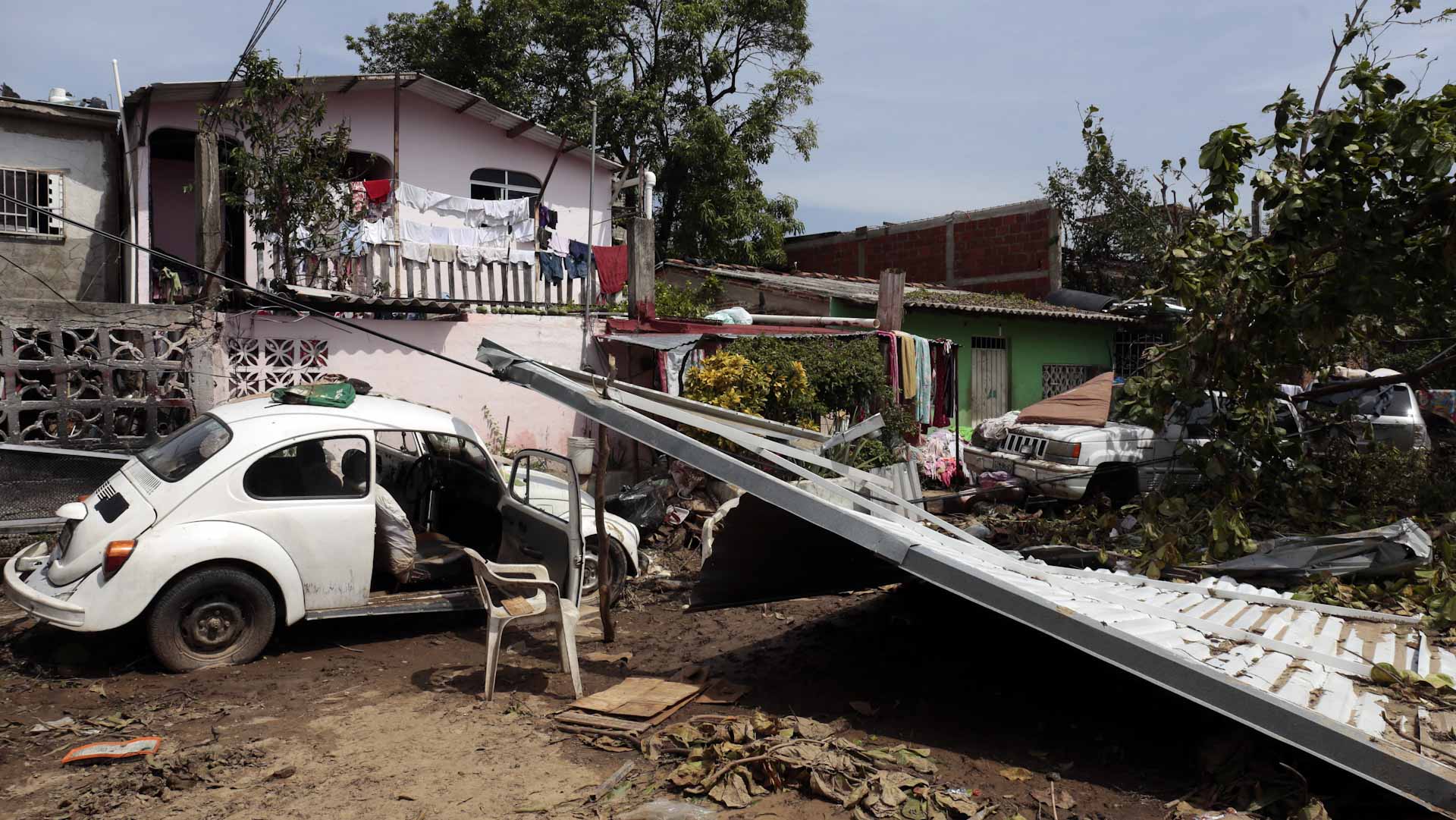 Image for the title: Death toll in Mexico from Hurricane Otis rises to 43 