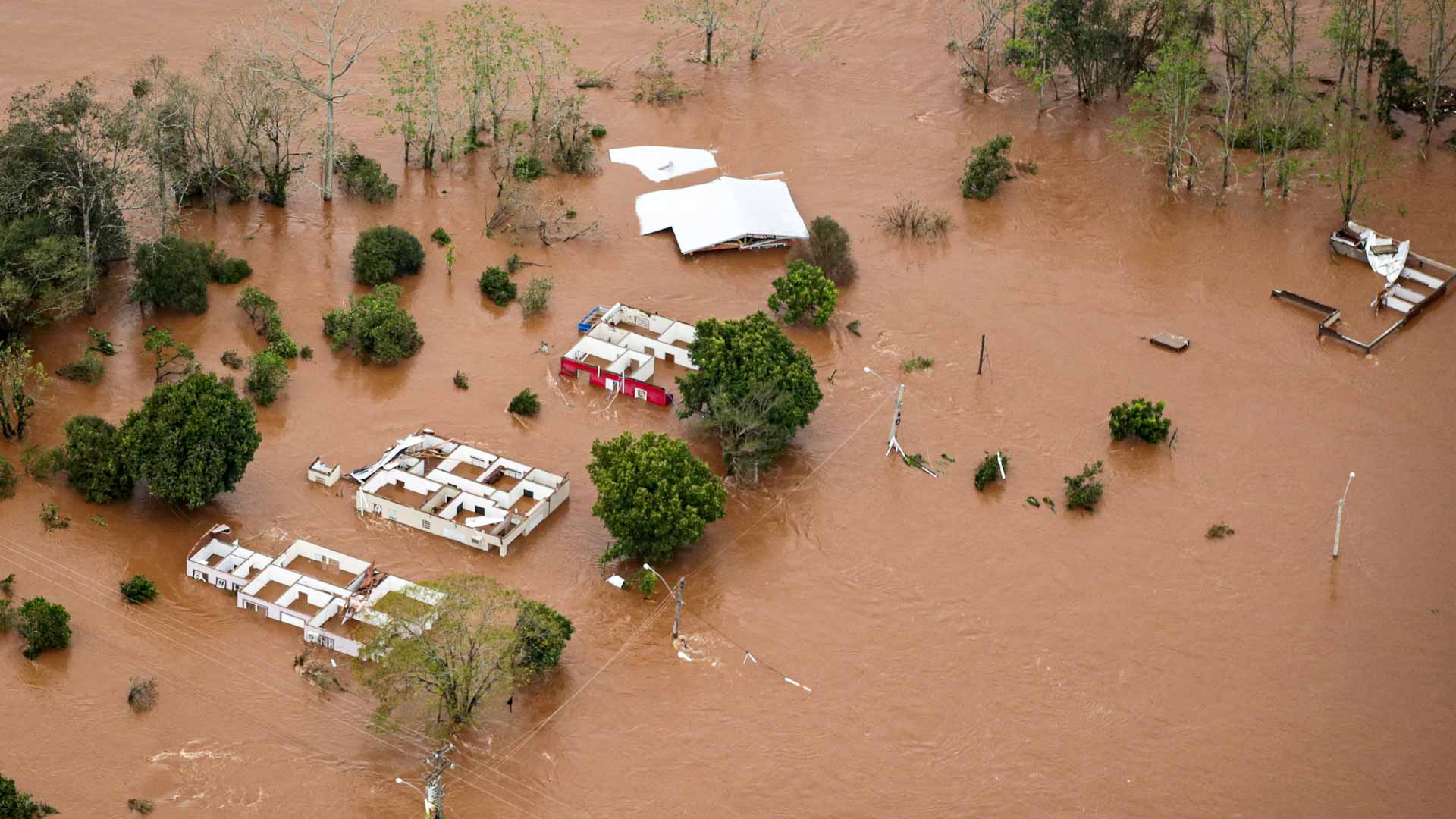 صورة بعنوان: 21 قتيلاً في أسوأ إعصار يضرب جنوب البرازيل  