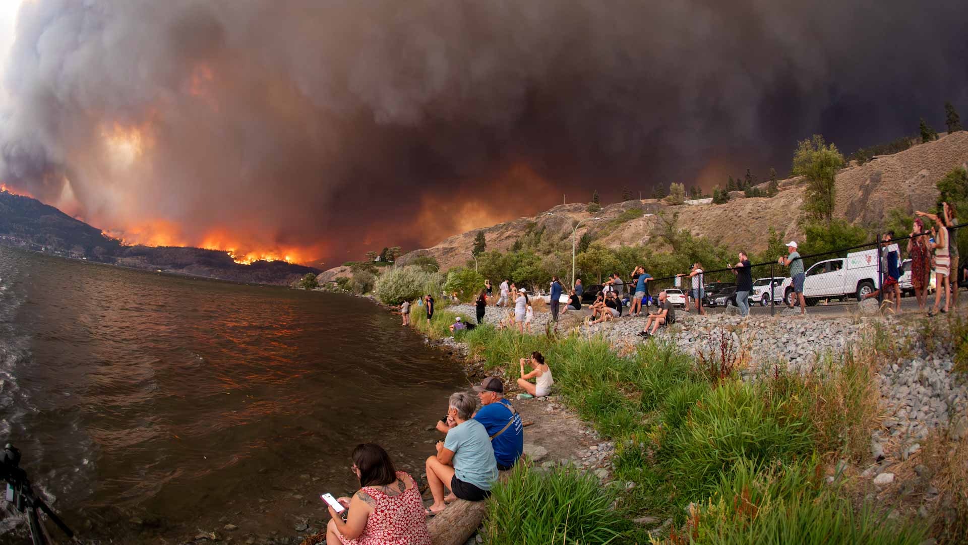 Image for the title: Wildfire evacuees return to Canada's far north 