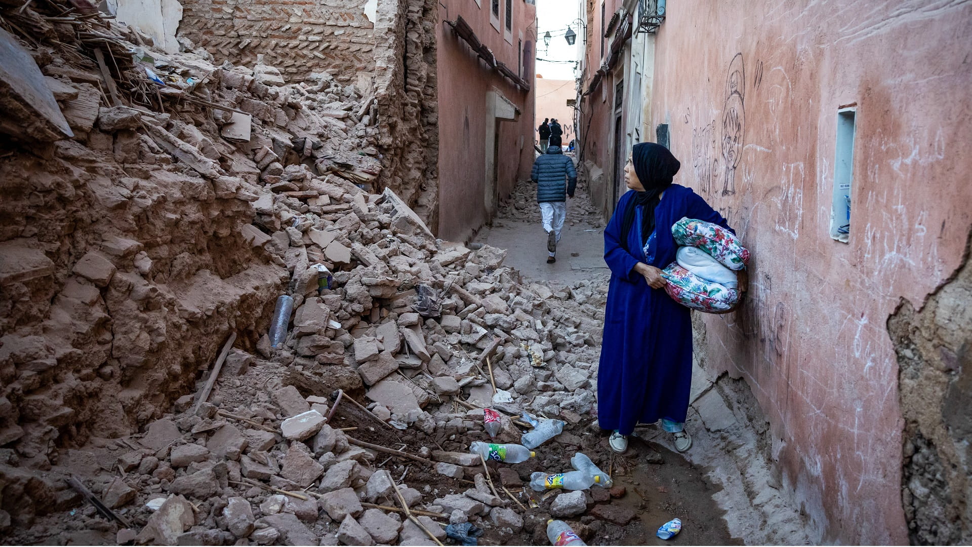 Image for the title: Morocco quake toll tops 1,000: interior ministry 