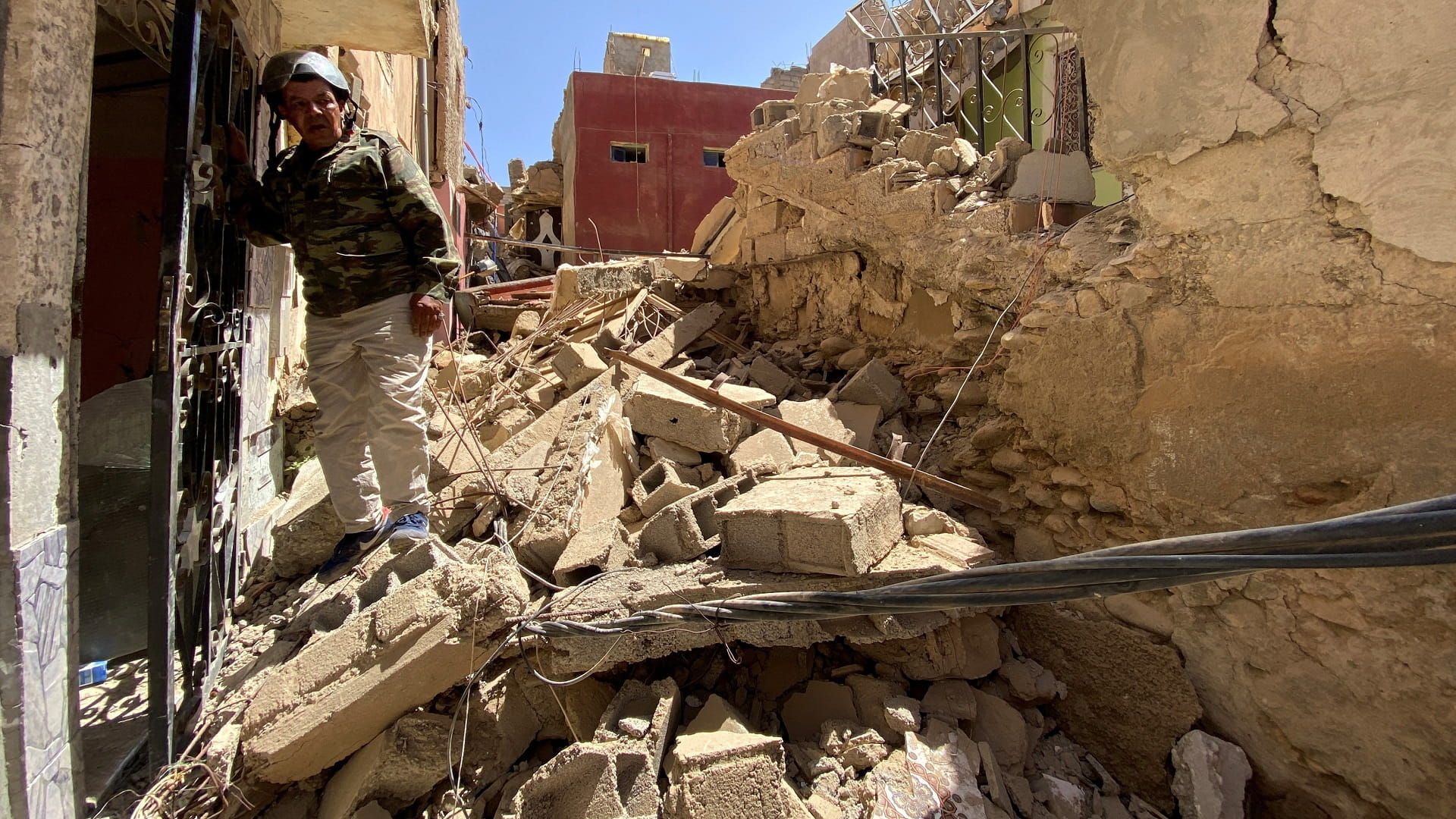 Image for the title: Moroccan quake death toll rises to 1,305, 1,832 people injured 