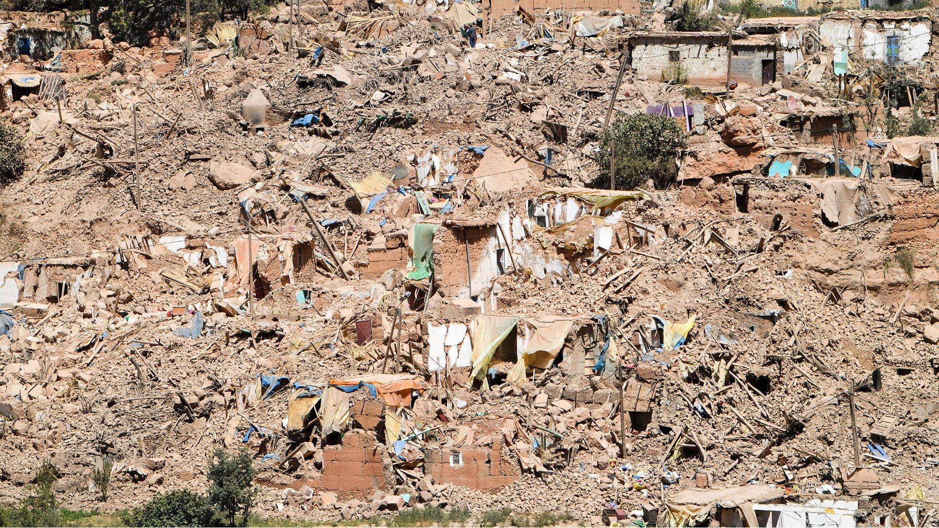 Image for the title: Morocco quake death toll rises to 2,122, with 2,421 injured 