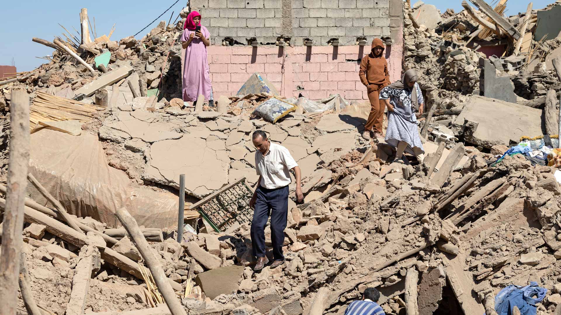 Image for the title: Moroccan citizens step in to help quake victims 