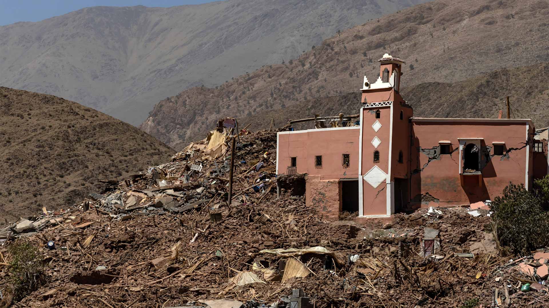 Image for the title: Morocco earthquake death toll surpasses 2,800, injures over 2,500 