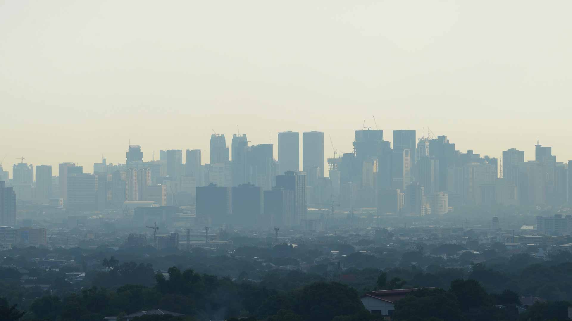 Image for the title: Philippine issues health warning as volcano brings smog to capital 