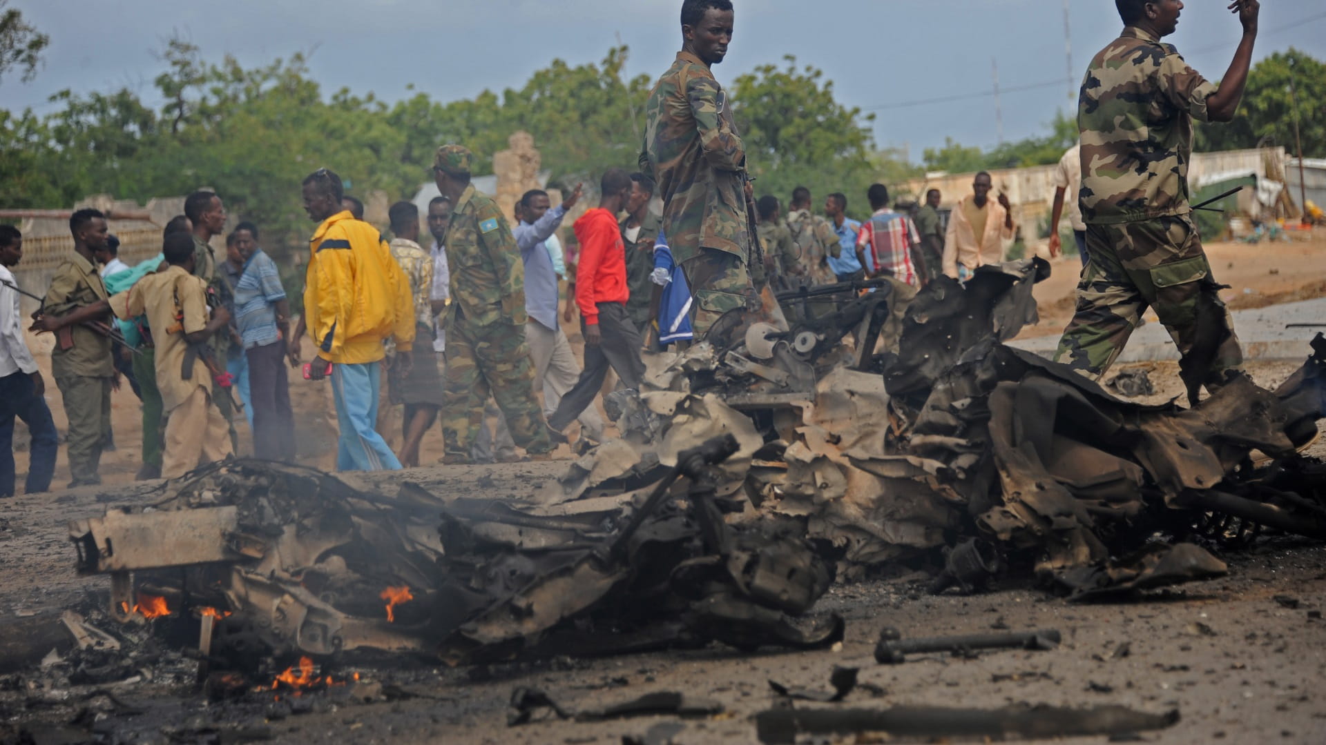 Image for the title: Suicide truck bomber kills 13 in central Somalia 