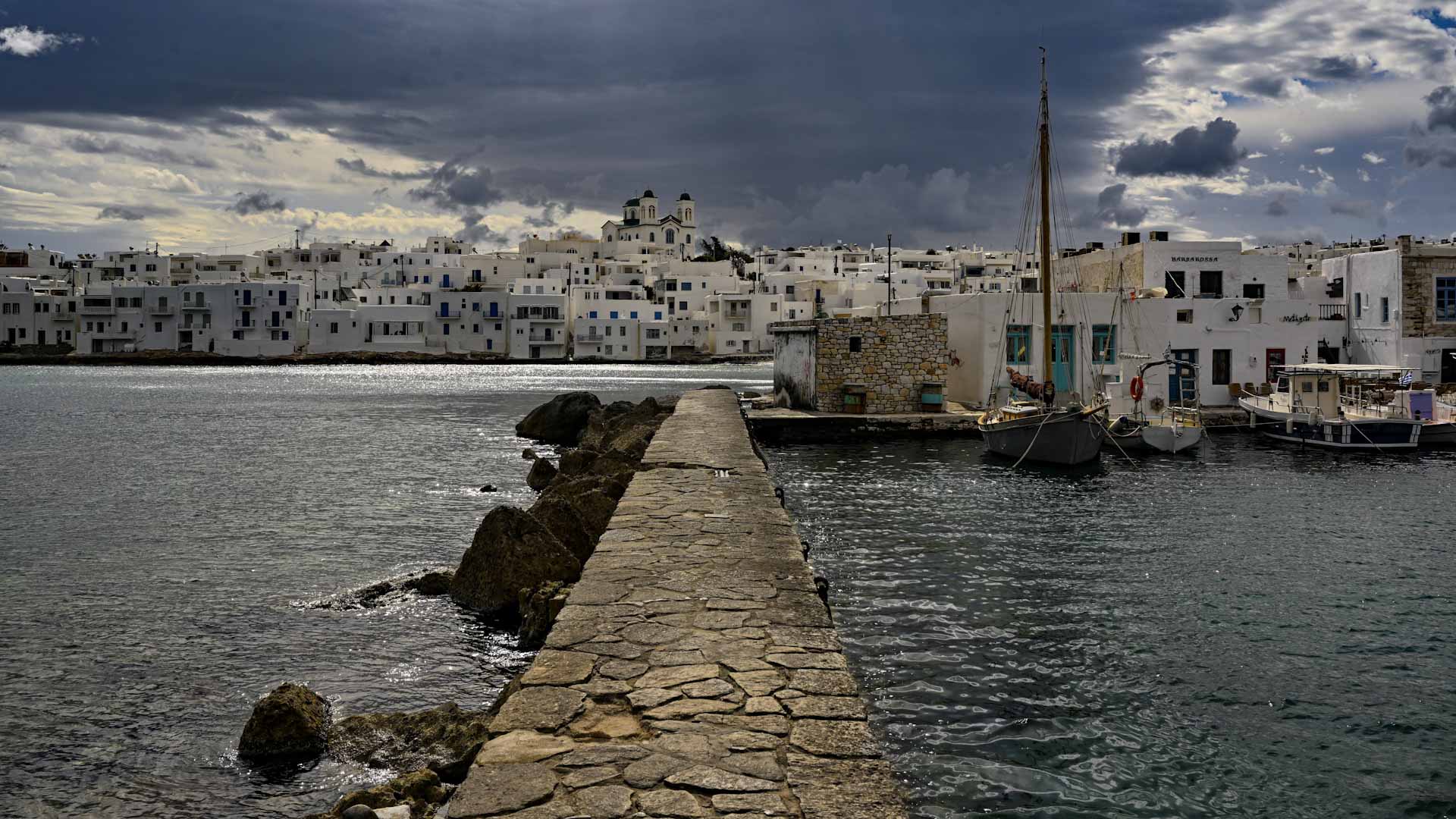 Image for the title: Hundreds rescued as new storm pummels Greece 