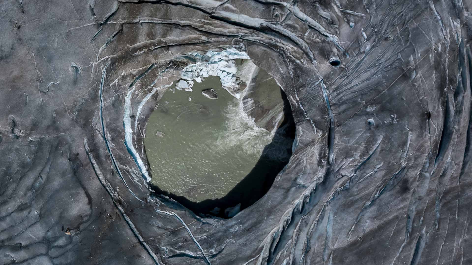 Image for the title: Two 'catastrophic' years melt away 10% of Swiss glacier volume 