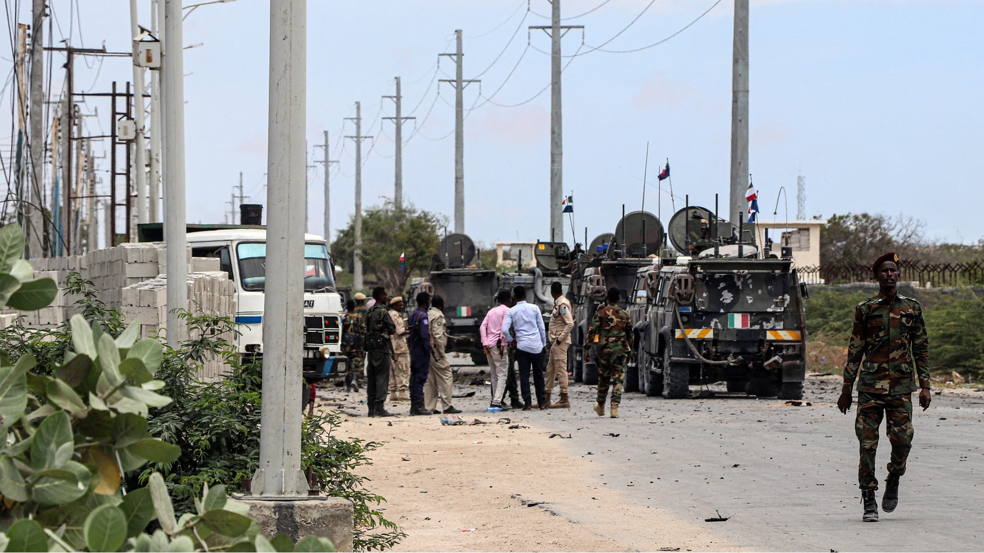 Image for the title: Suicide bomber kills five in central Somalia 