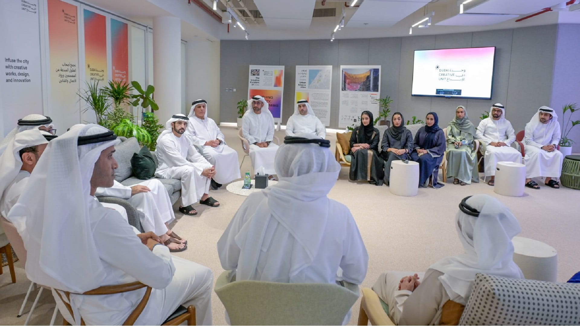 Image for the title: Hamdan bin Mohammed meets with group of creatives in Dubai 